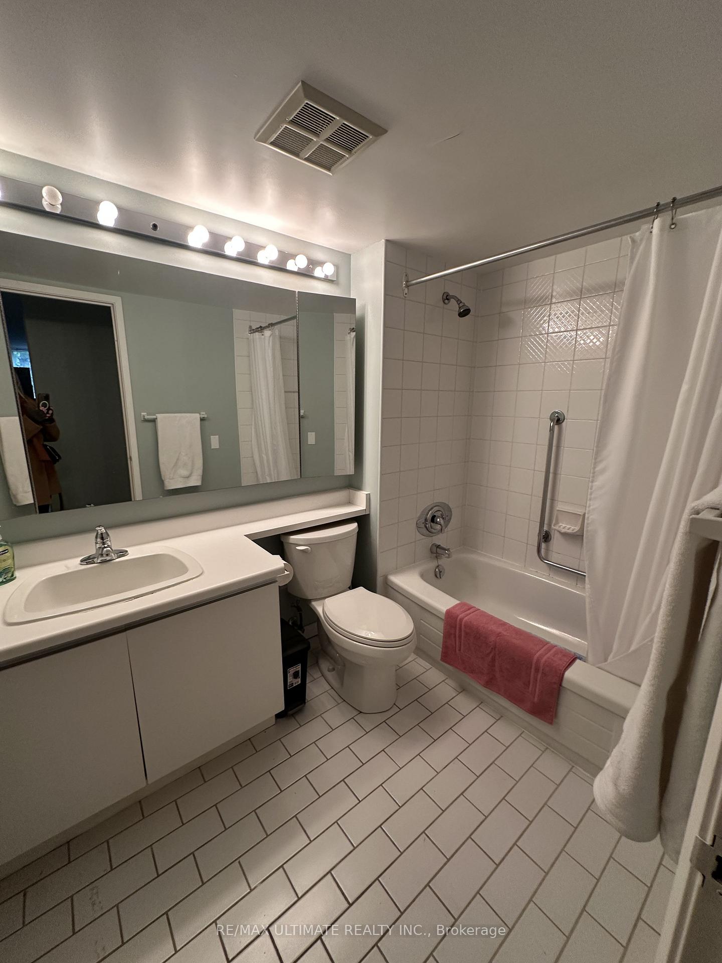 Photo 12 of Unit 420, 955 Millwood Road, Toronto, Leaside — HOMEH