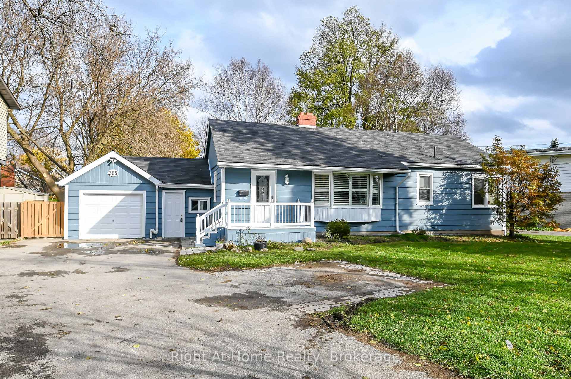 Photo 1 of 365 Fiddlers Green Road, Hamilton, Ancaster — HOMEH