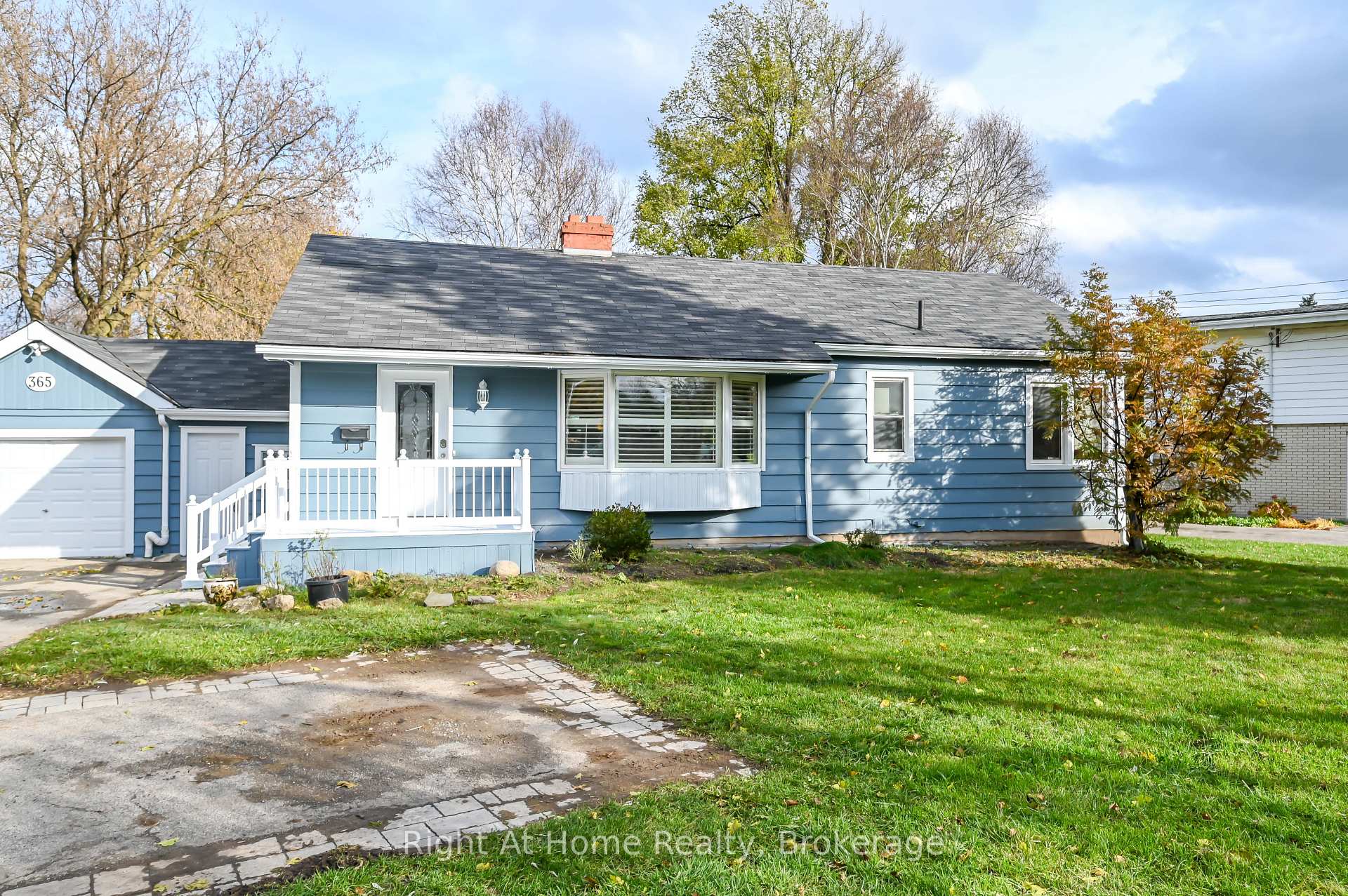 Photo 4 of 365 Fiddlers Green Road, Hamilton, Ancaster — HOMEH