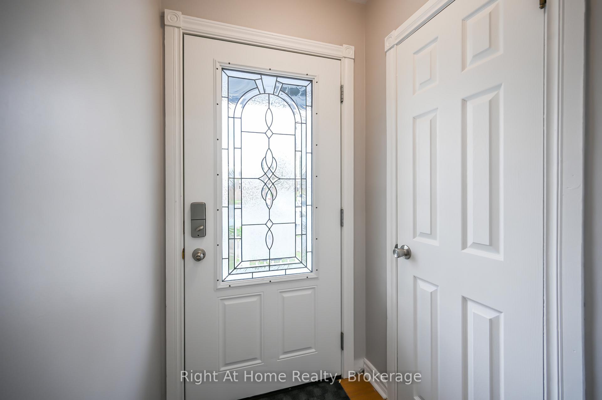 Photo 6 of 365 Fiddlers Green Road, Hamilton, Ancaster — HOMEH