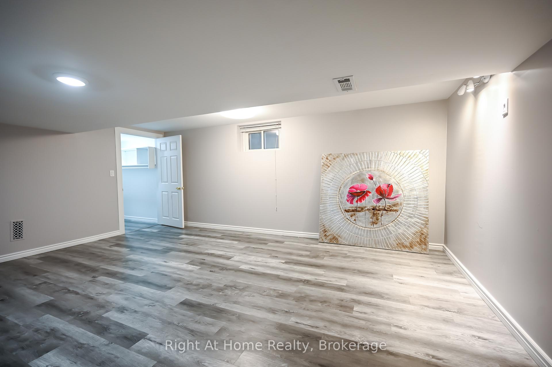 Photo 13 of 365 Fiddlers Green Road, Hamilton, Ancaster — HOMEH