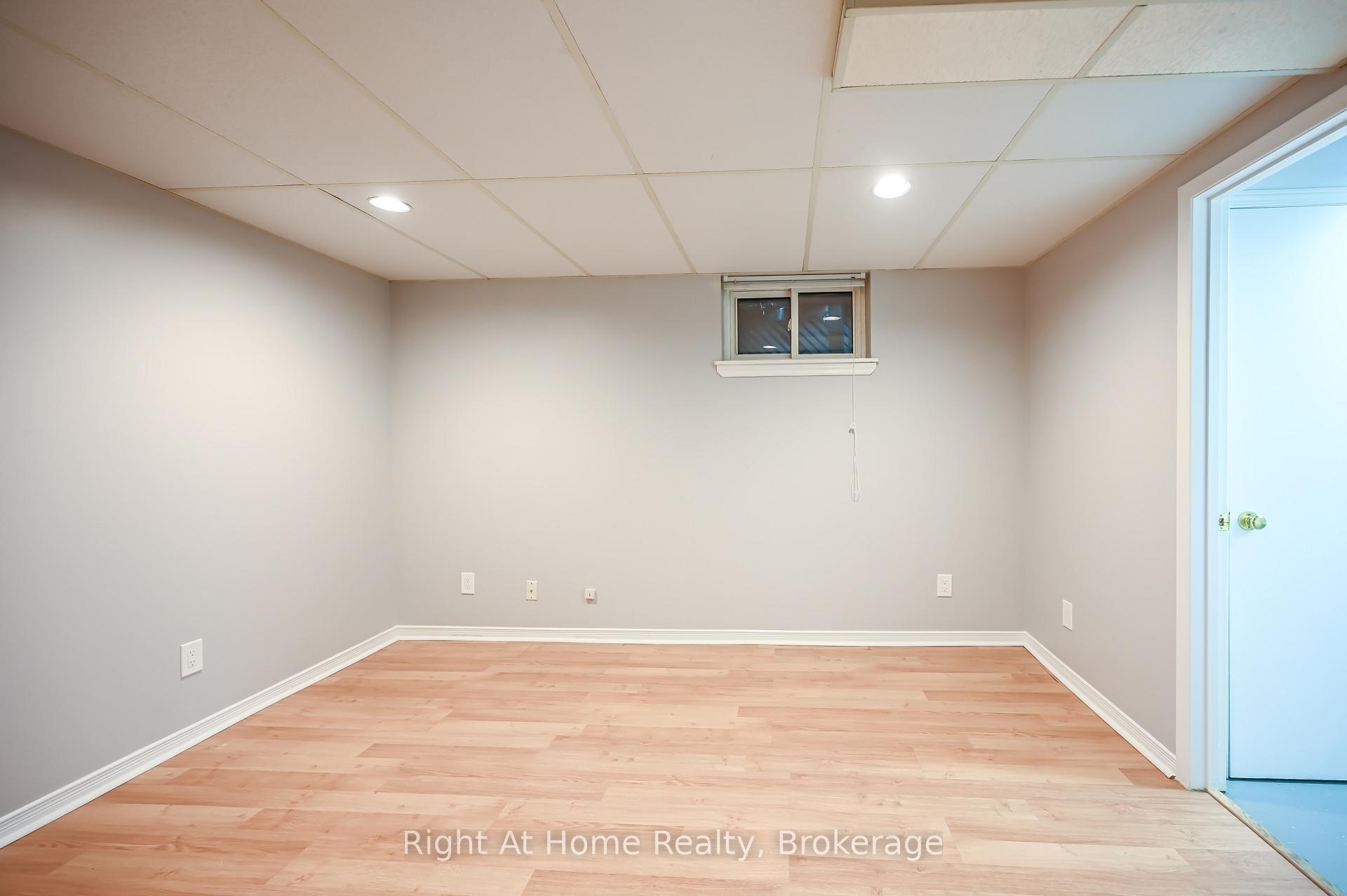 Photo 15 of 365 Fiddlers Green Road, Hamilton, Ancaster — HOMEH