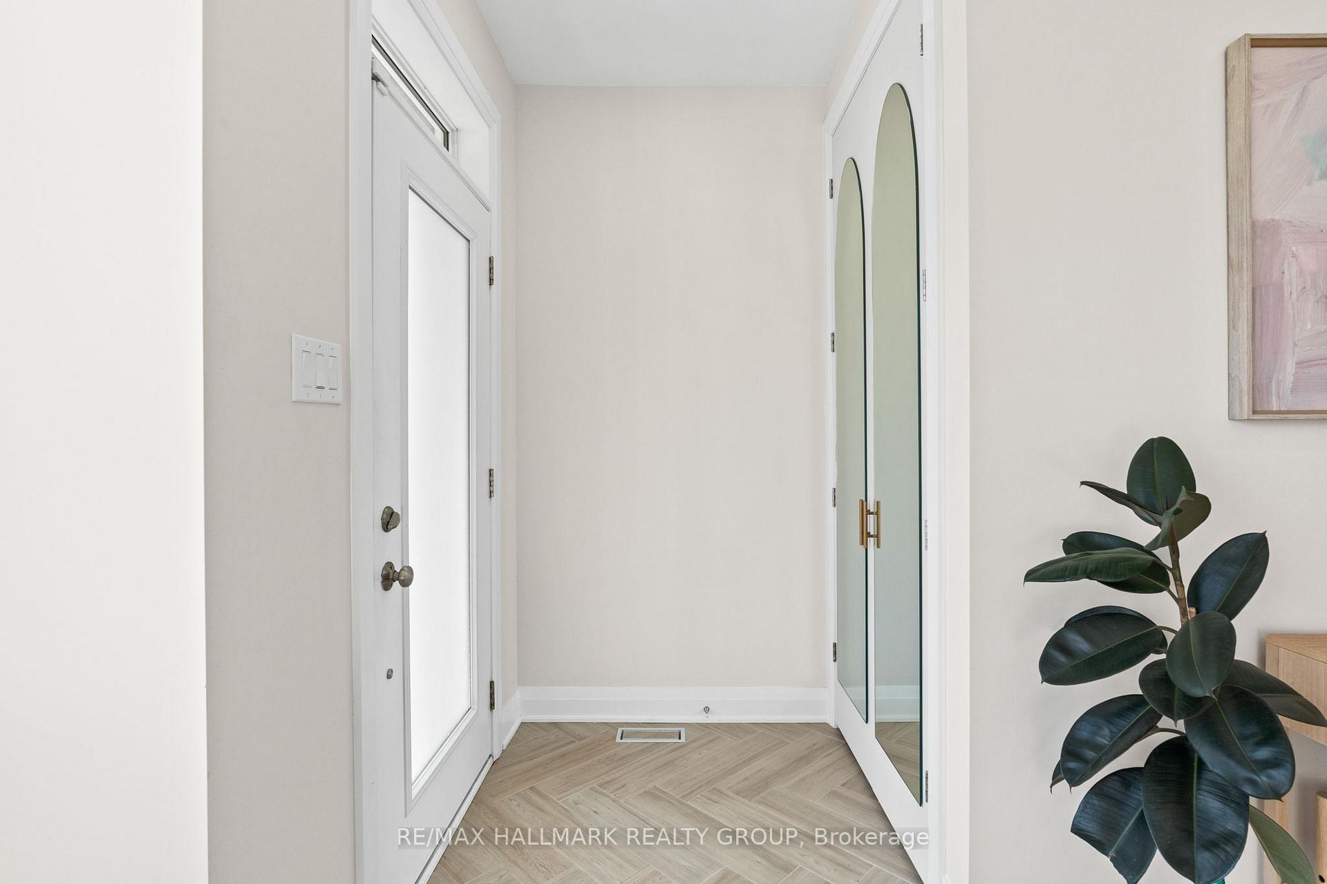 Photo 2 of 3000 Travertine Way, Ottawa, Barrhaven - Half Moon Bay — HOMEH