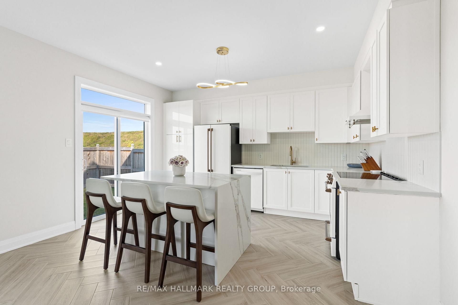 Photo 7 of 3000 Travertine Way, Ottawa, Barrhaven - Half Moon Bay — HOMEH
