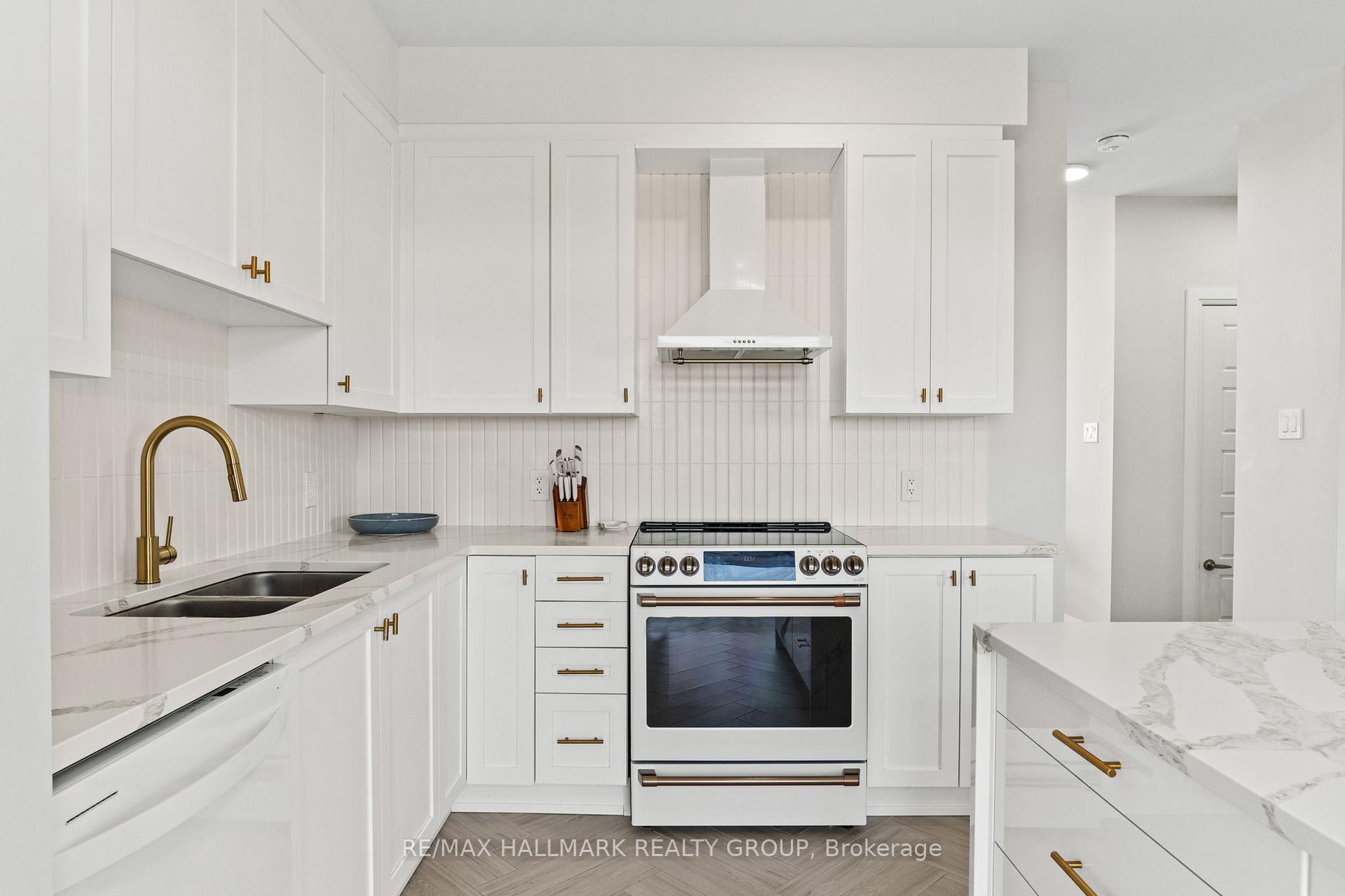 Photo 10 of 3000 Travertine Way, Ottawa, Barrhaven - Half Moon Bay — HOMEH