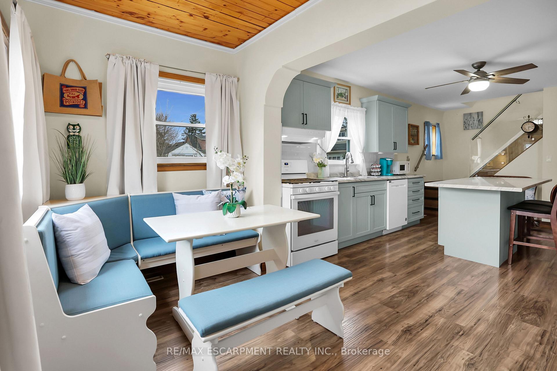 Photo 3 of 16 Kingsway Crescent, St. Catharines, Fairview — HOMEH