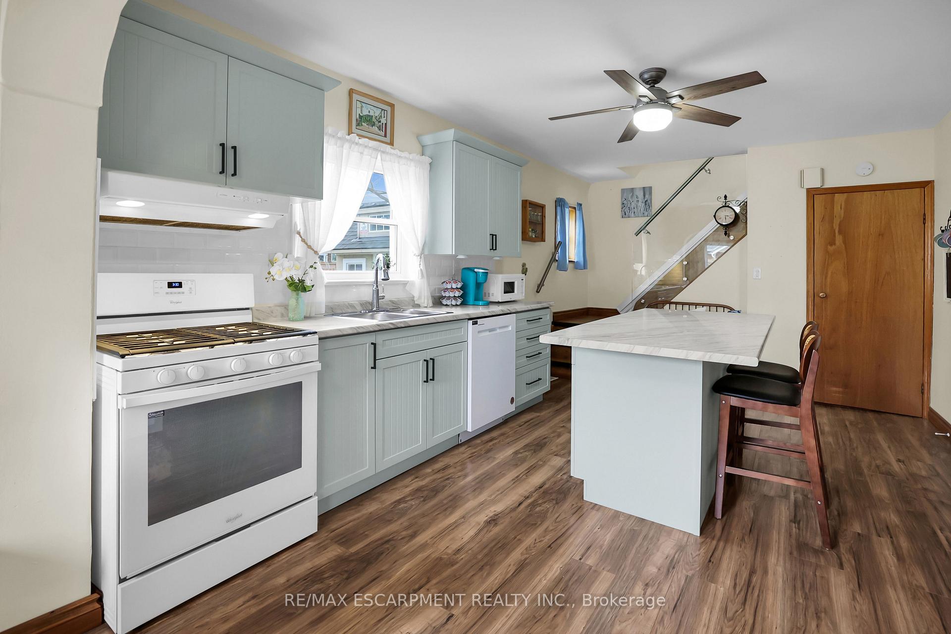 Photo 4 of 16 Kingsway Crescent, St. Catharines, Fairview — HOMEH