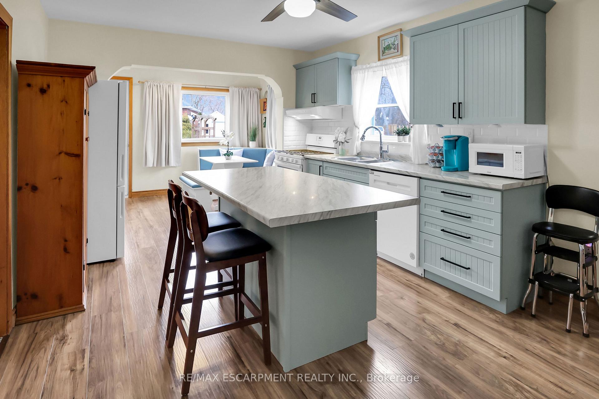 Photo 5 of 16 Kingsway Crescent, St. Catharines, Fairview — HOMEH