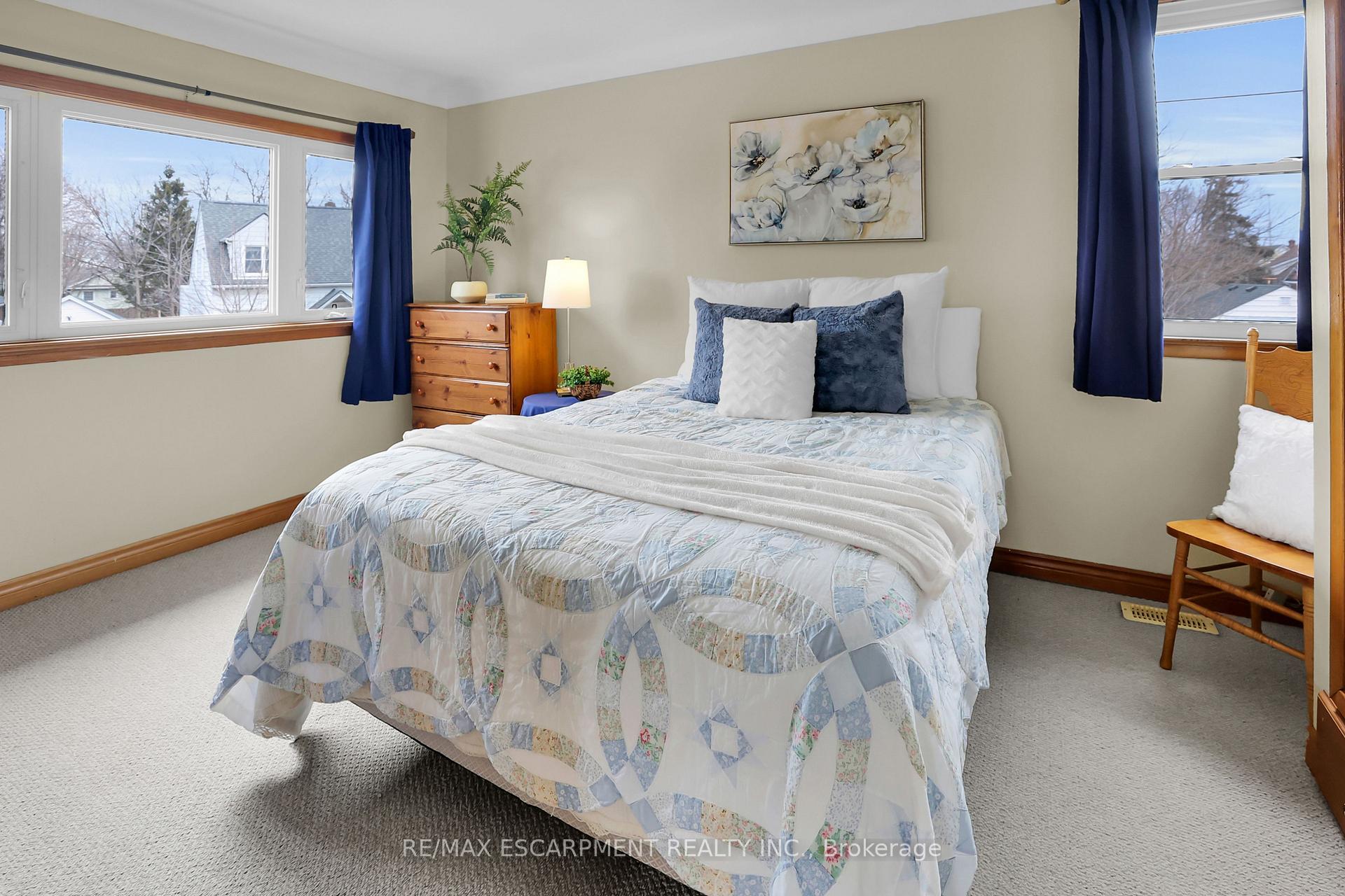 Photo 10 of 16 Kingsway Crescent, St. Catharines, Fairview — HOMEH