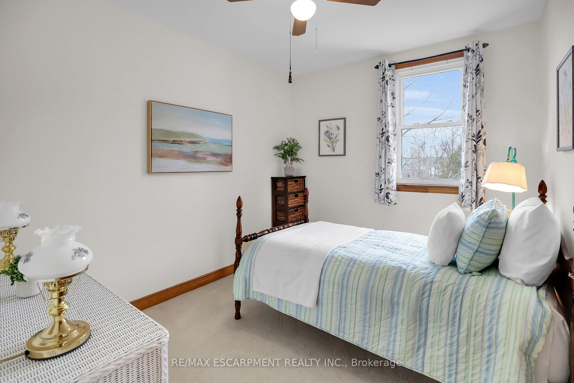Photo 13 of 16 Kingsway Crescent, St. Catharines, Fairview — HOMEH