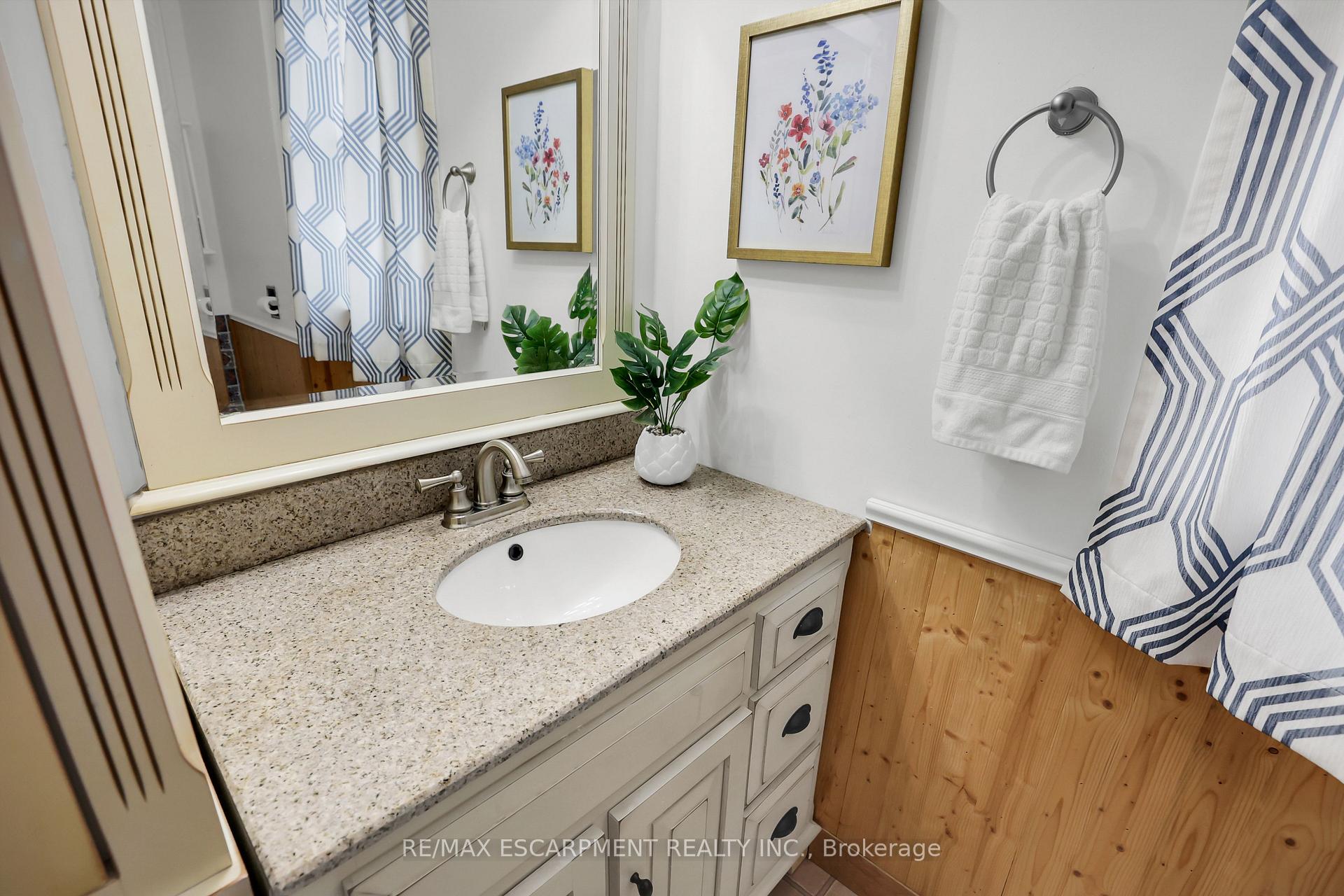 Photo 16 of 16 Kingsway Crescent, St. Catharines, Fairview — HOMEH