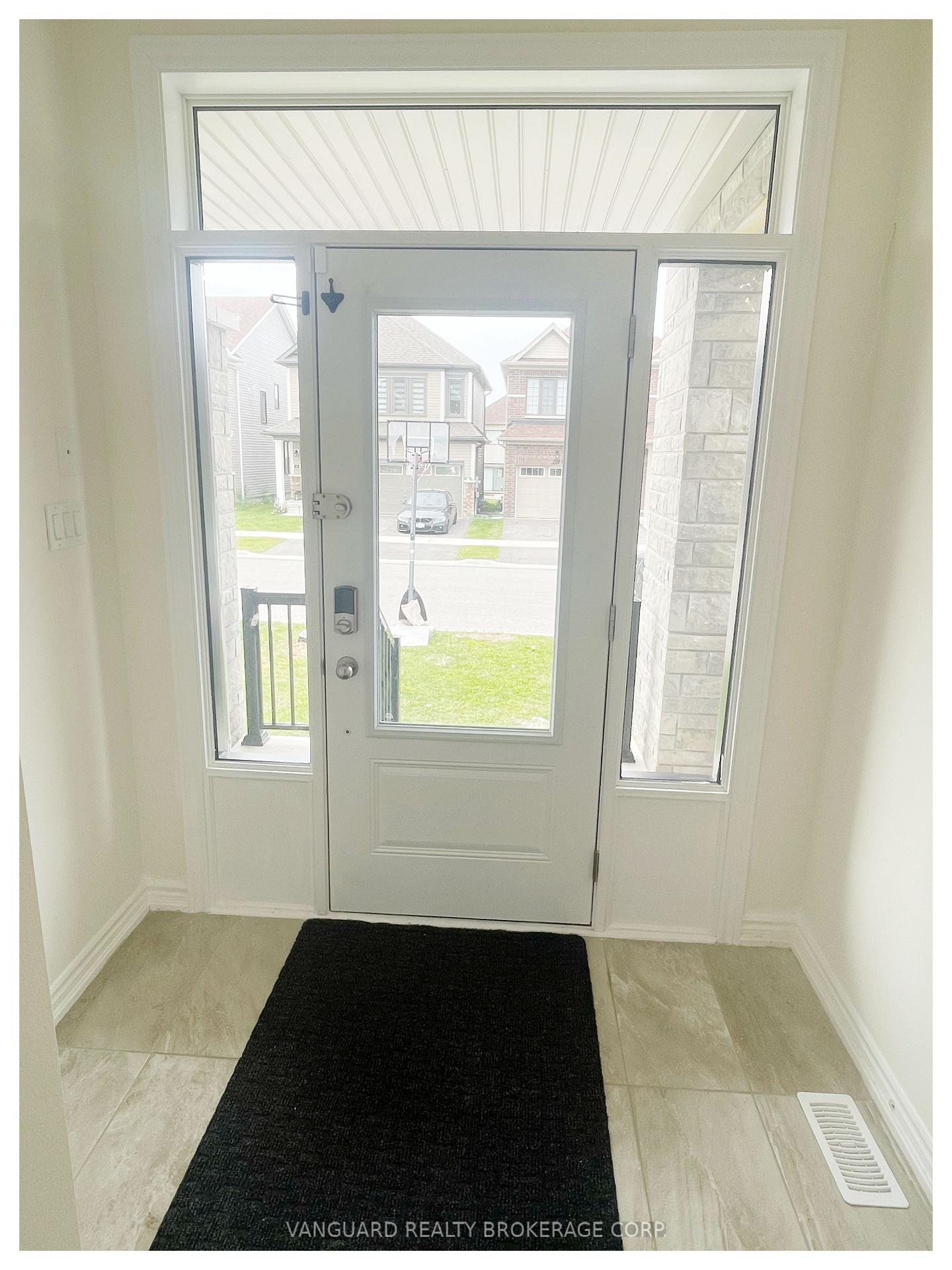 Photo 4 of Unit Main, 31 Bannister Road, Barrie, Rural Barrie Southeast — HOMEH