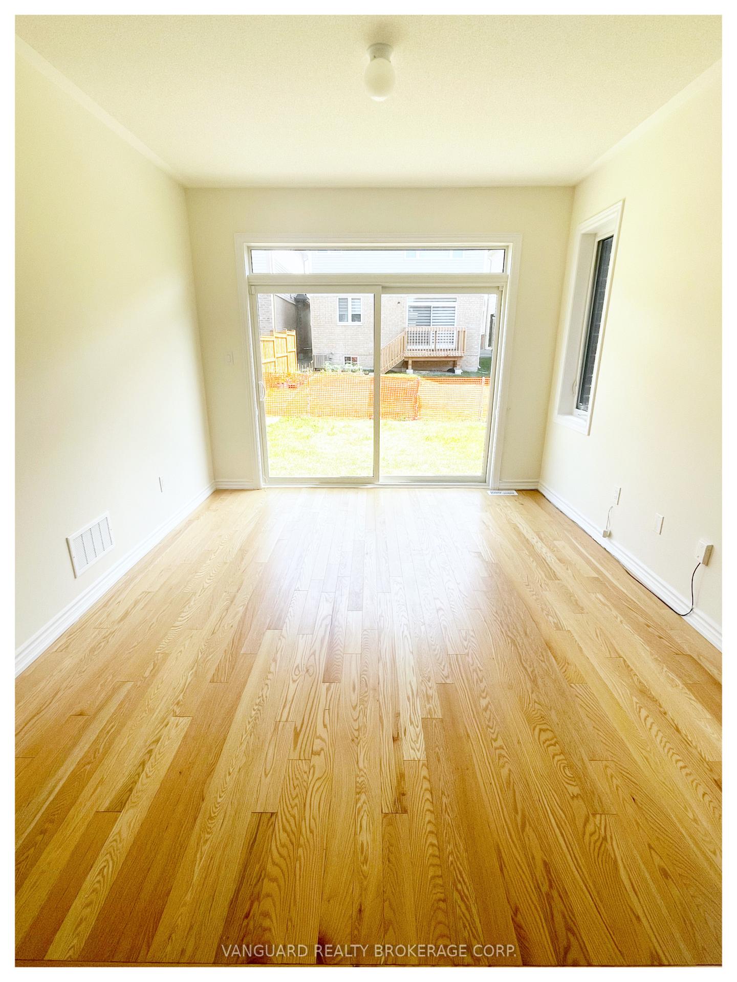 Photo 5 of Unit Main, 31 Bannister Road, Barrie, Rural Barrie Southeast — HOMEH