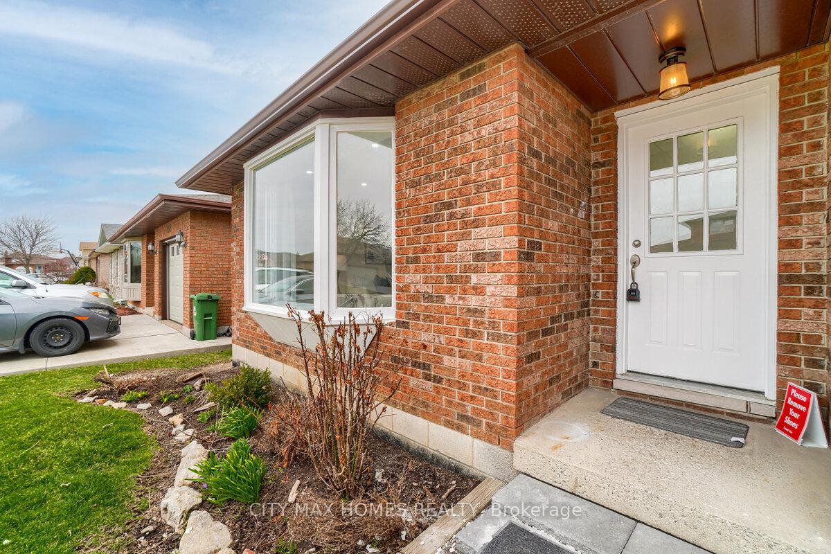 Photo 2 of 177 Ravenbury Drive, Hamilton, Randall — HOMEH