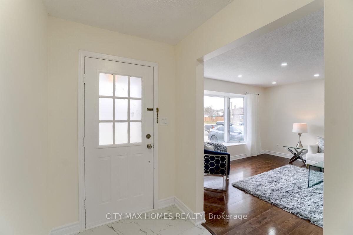 Photo 3 of 177 Ravenbury Drive, Hamilton, Randall — HOMEH
