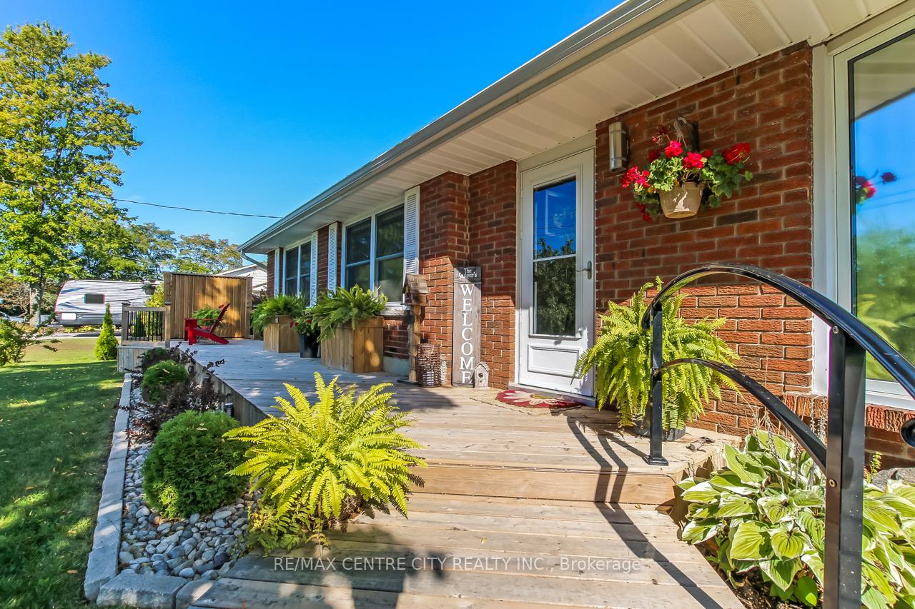Photo 4 of 42610 Walnut Street, Central Elgin, Union — HOMEH