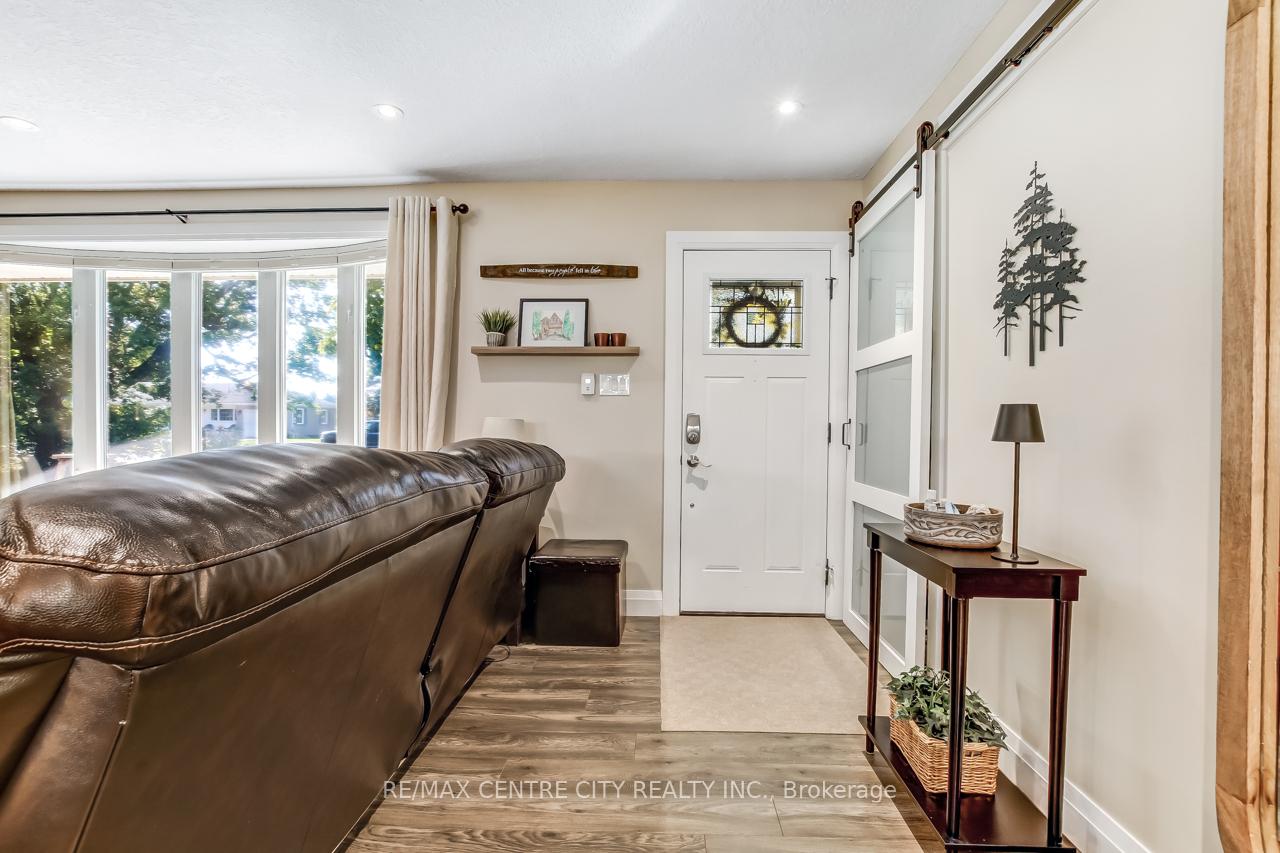 Photo 3 of 42610 Walnut Street, Central Elgin, Union — HOMEH