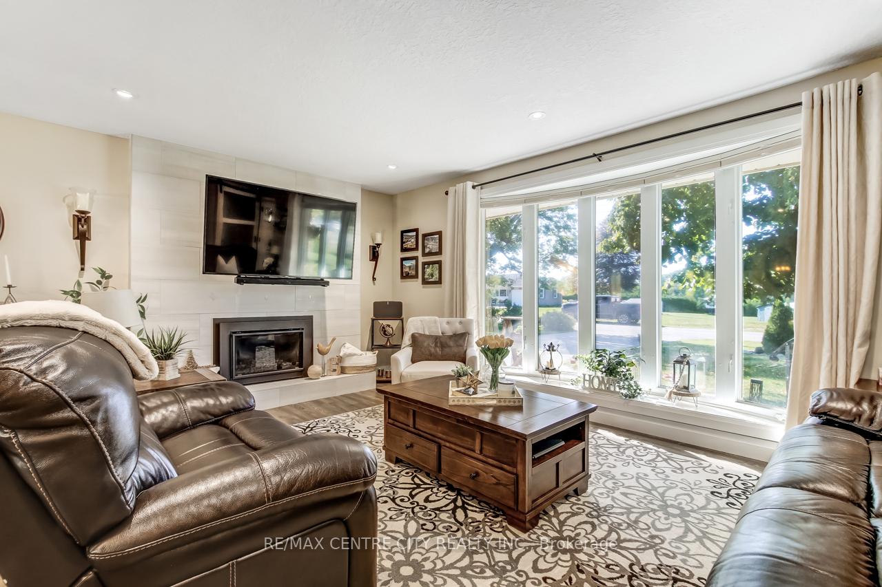 Photo 5 of 42610 Walnut Street, Central Elgin, Union — HOMEH