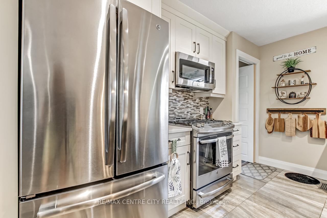 Photo 6 of 42610 Walnut Street, Central Elgin, Union — HOMEH