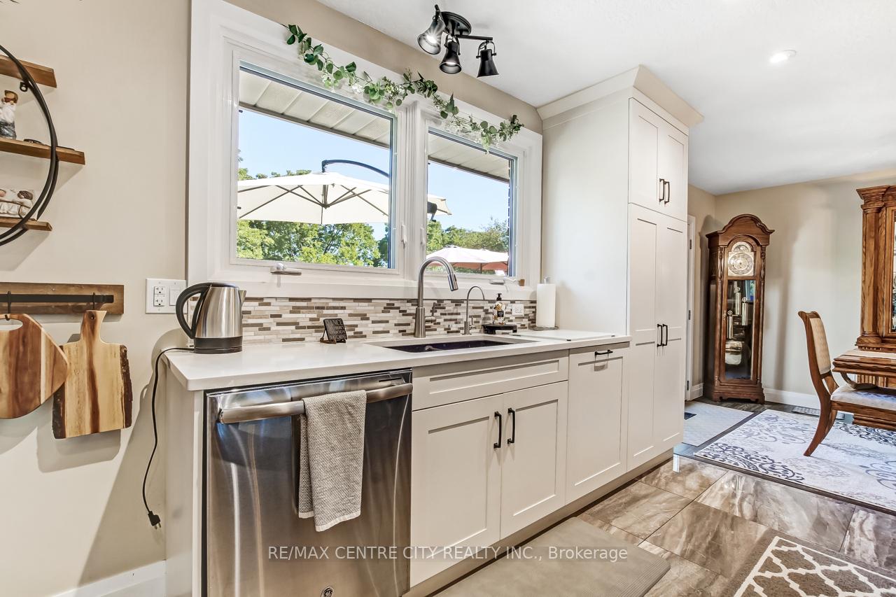 Photo 10 of 42610 Walnut Street, Central Elgin, Union — HOMEH