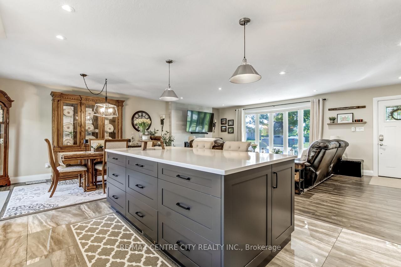 Photo 11 of 42610 Walnut Street, Central Elgin, Union — HOMEH