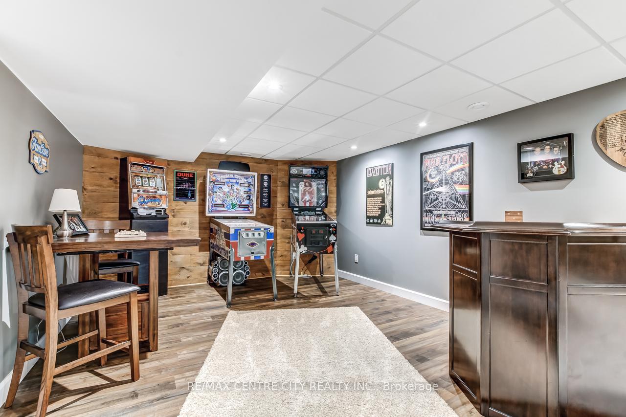 Photo 18 of 42610 Walnut Street, Central Elgin, Union — HOMEH