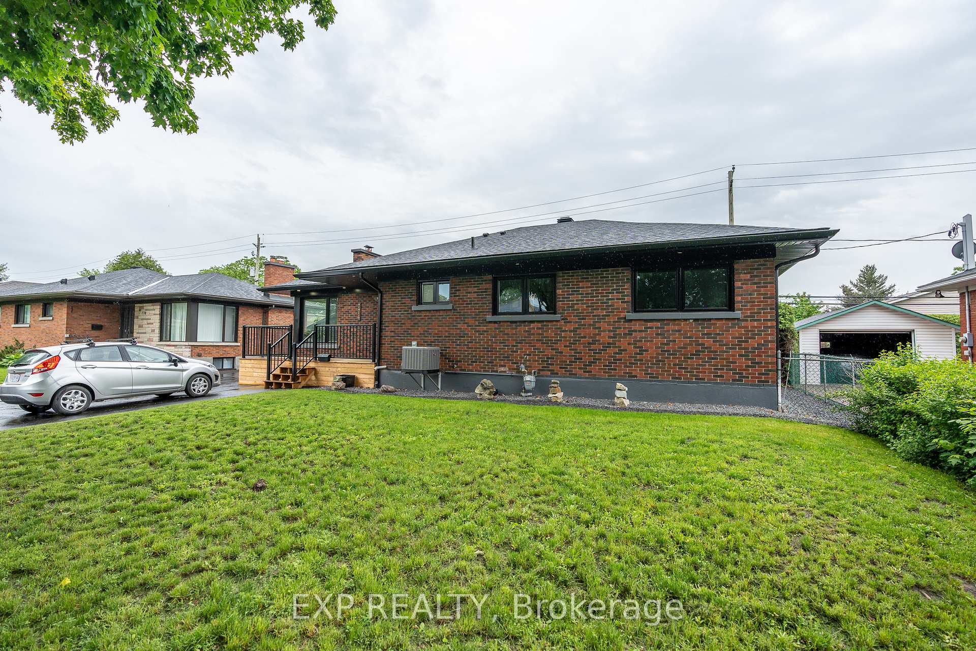 Photo 2 of 774 Cork Street, Ottawa, Elmvale Acres — HOMEH