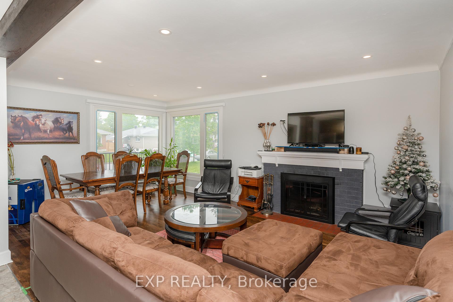 Photo 6 of 774 Cork Street, Ottawa, Elmvale Acres — HOMEH