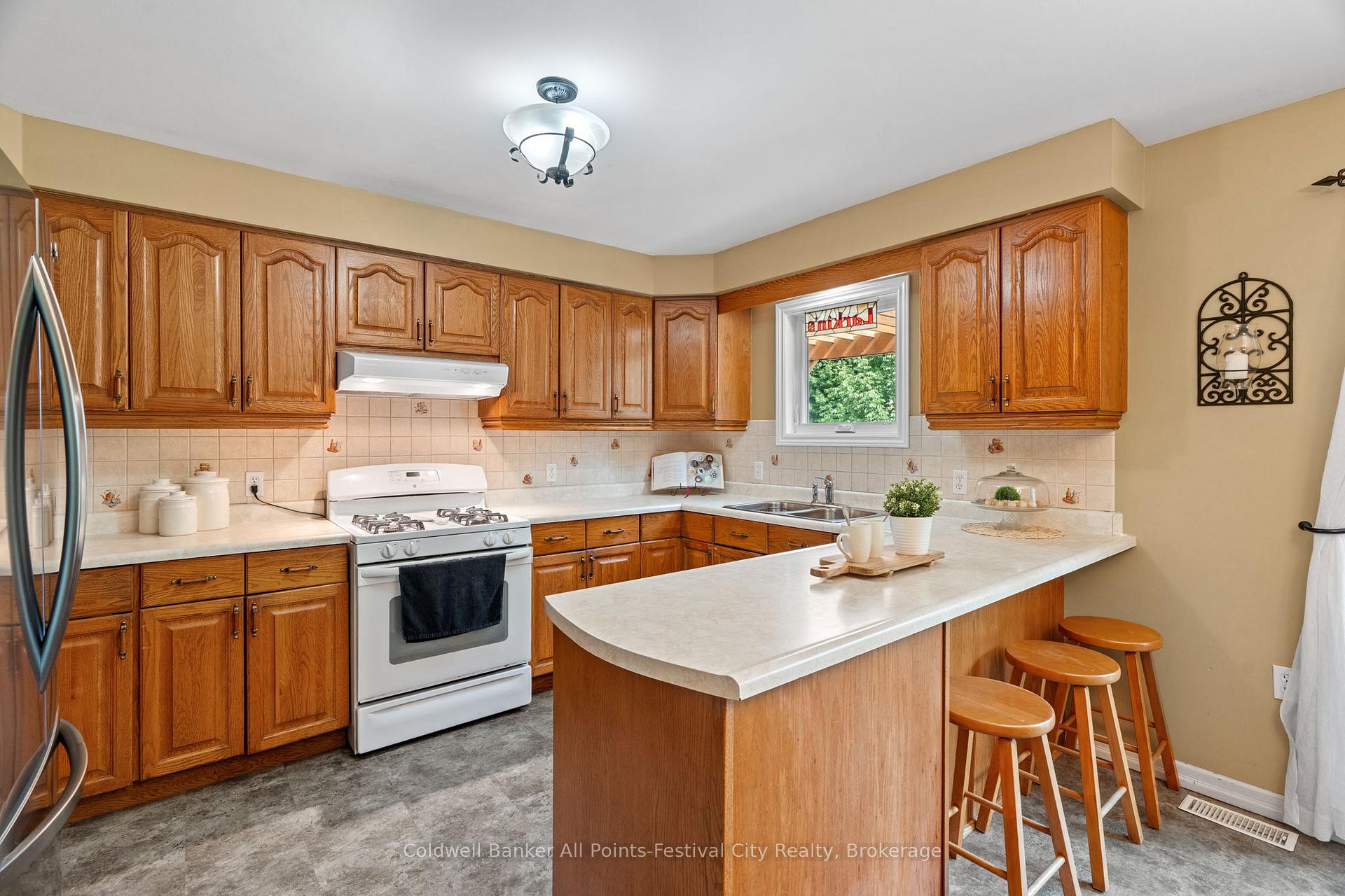 Photo 10 of 5 Krohmer Drive, Goderich, Goderich (Town) — HOMEH