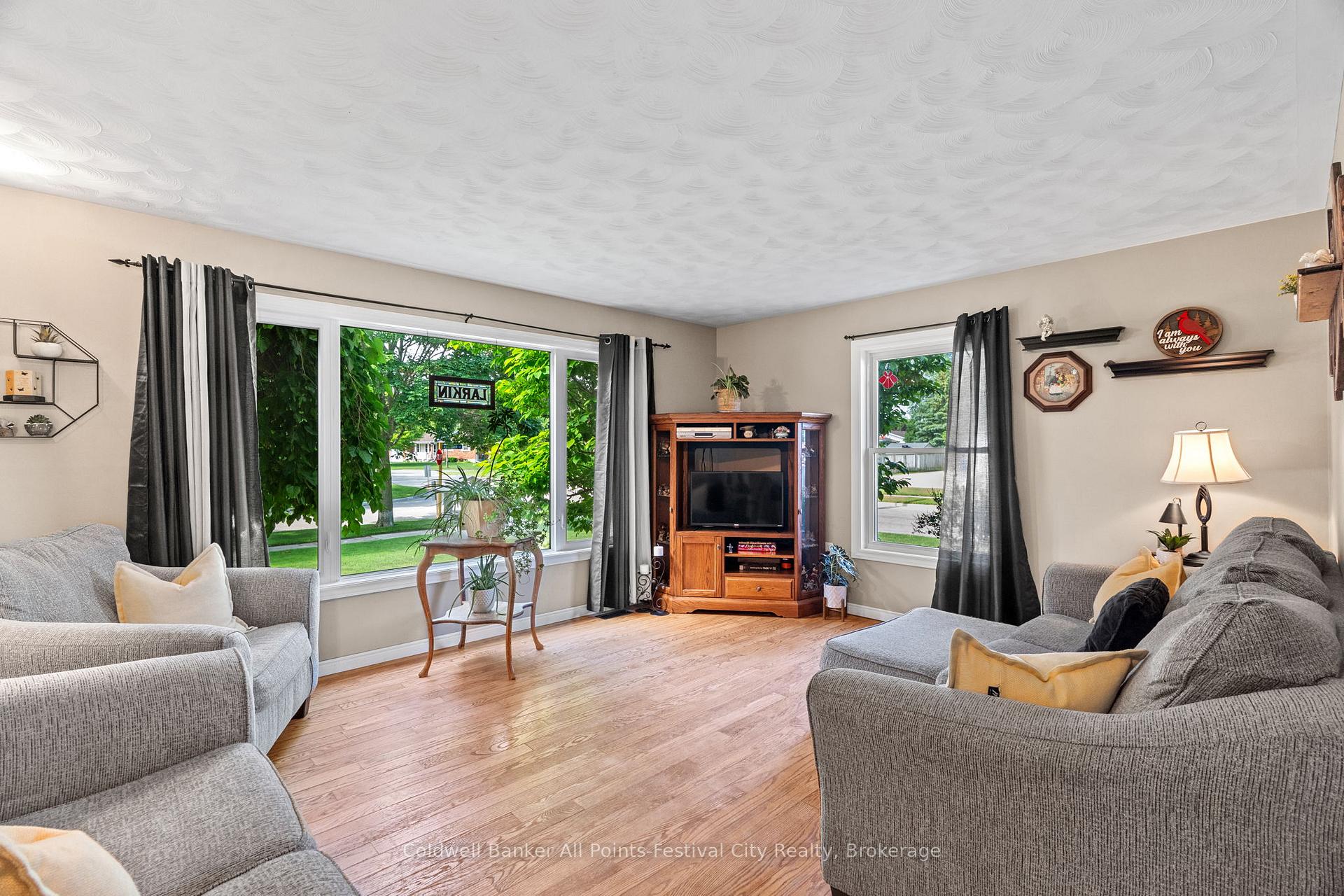 Photo 11 of 5 Krohmer Drive, Goderich, Goderich (Town) — HOMEH