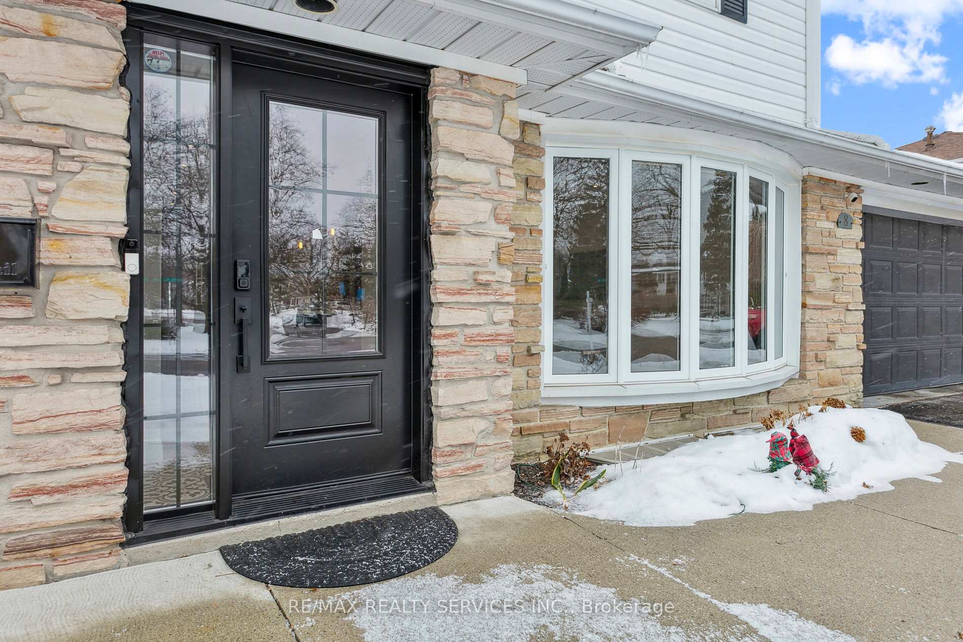 Photo 2 of 8 Derwent Avenue, Brampton, Brampton East — HOMEH