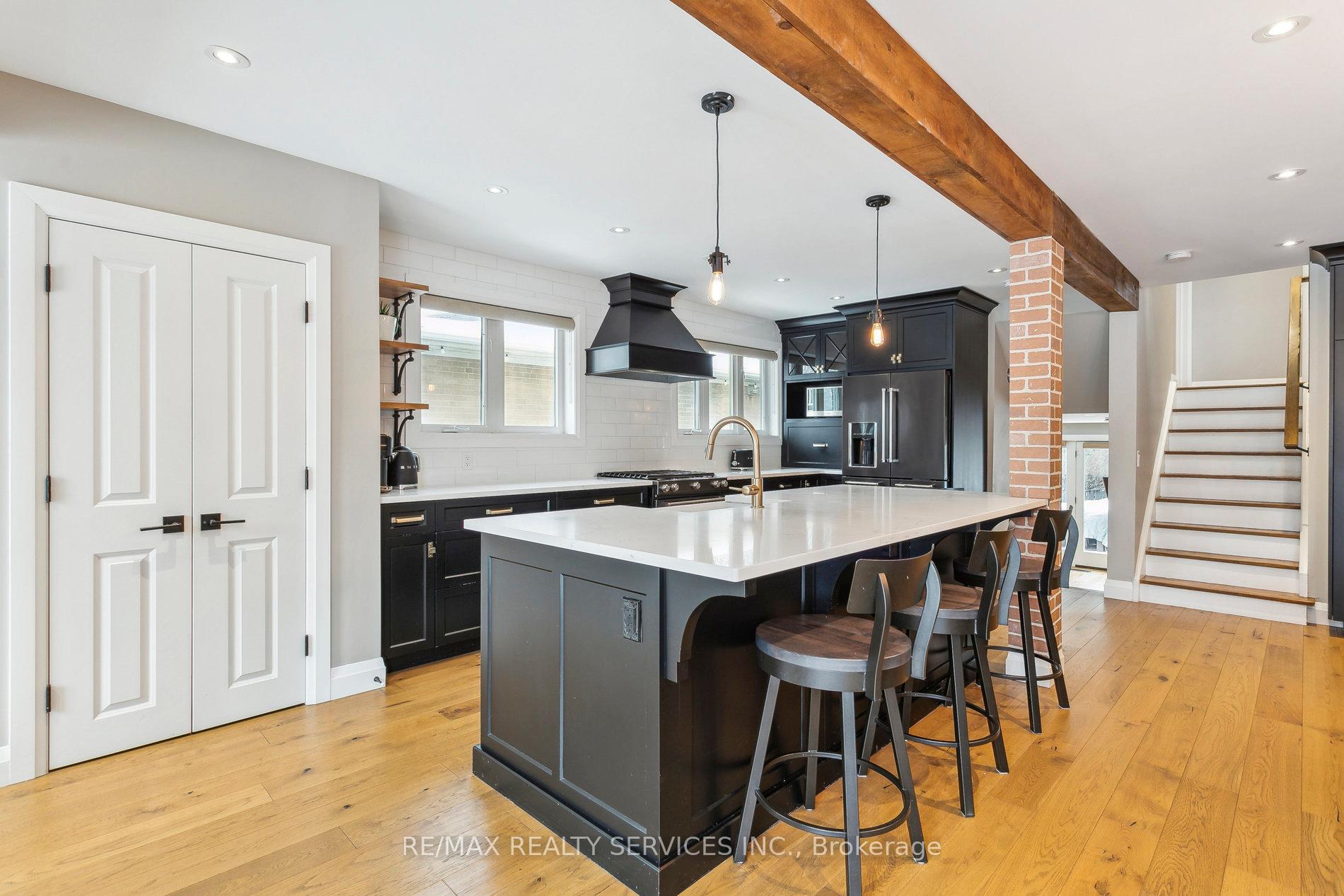 Photo 6 of 8 Derwent Avenue, Brampton, Brampton East — HOMEH