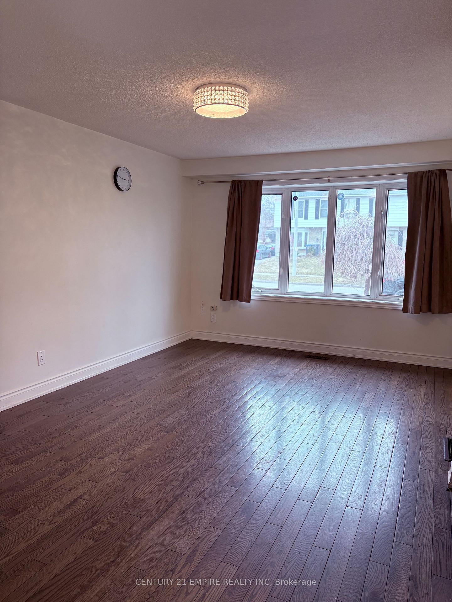 Photo 4 of 19 Bramhall Circle, Brampton, Madoc — HOMEH