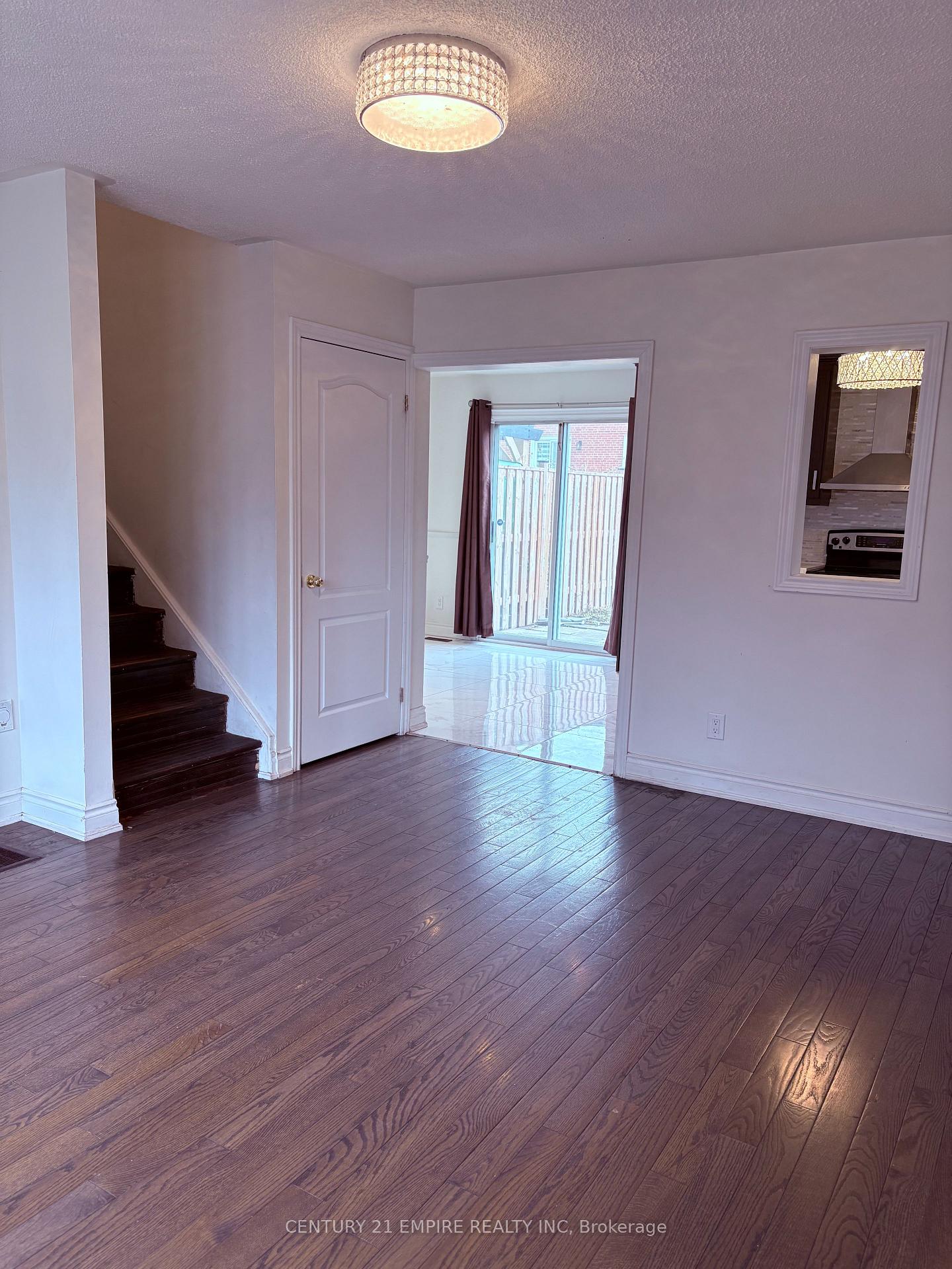 Photo 5 of 19 Bramhall Circle, Brampton, Madoc — HOMEH