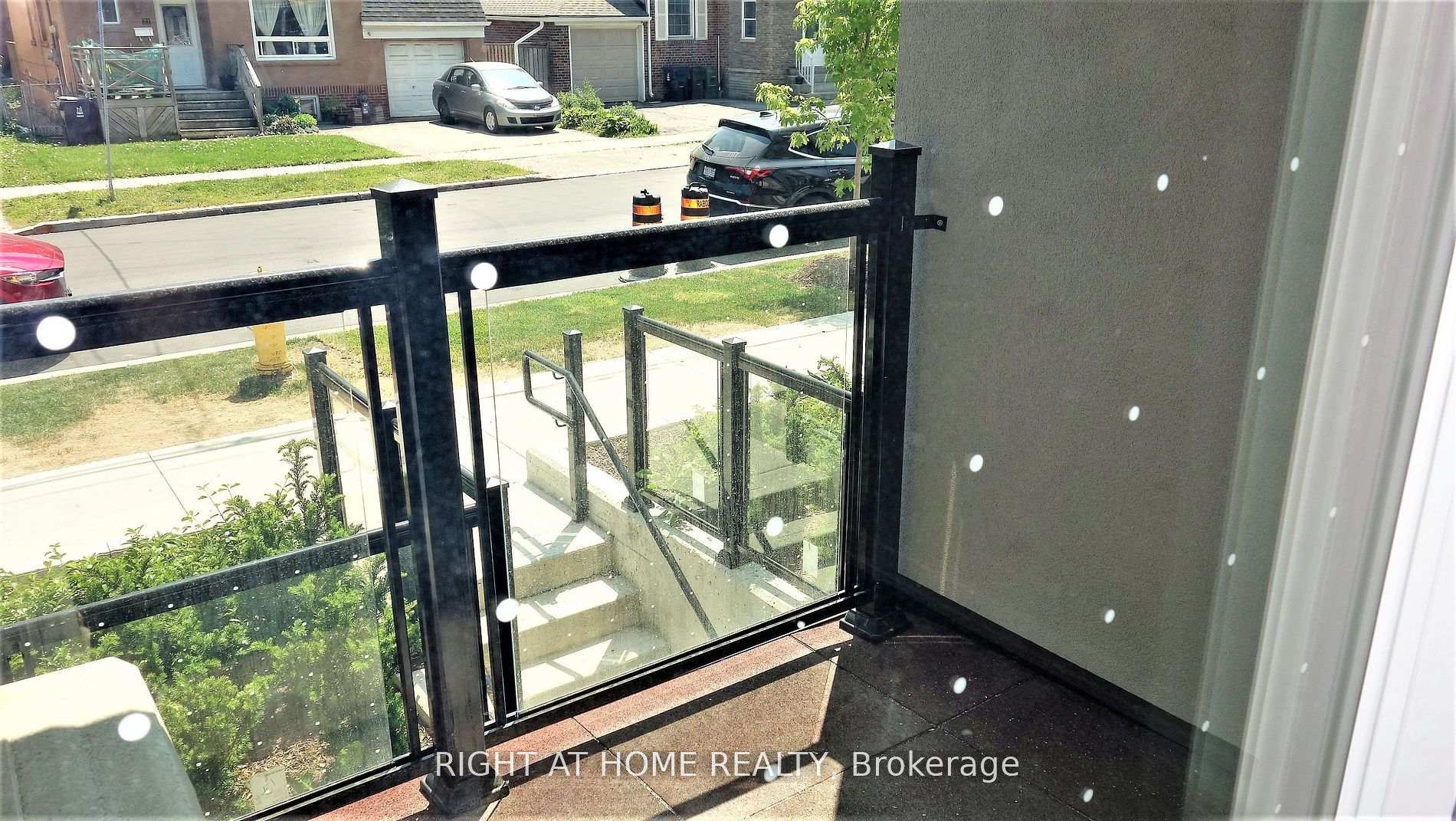Photo 2 of Unit 5, 14 Marquette Avenue, Toronto, Englemount-Lawrence — HOMEH