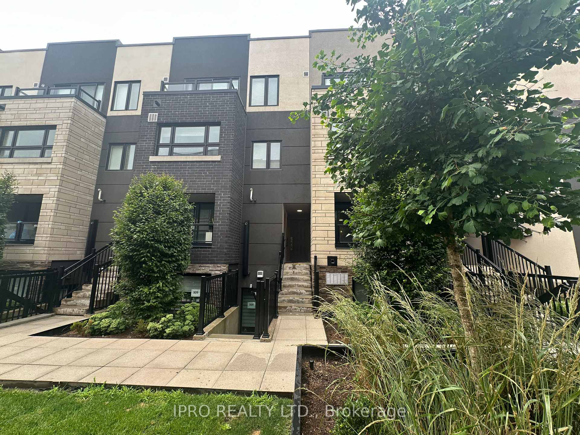 Photo 1 of 1139 Cooke Boulevard N, Burlington, LaSalle — HOMEH