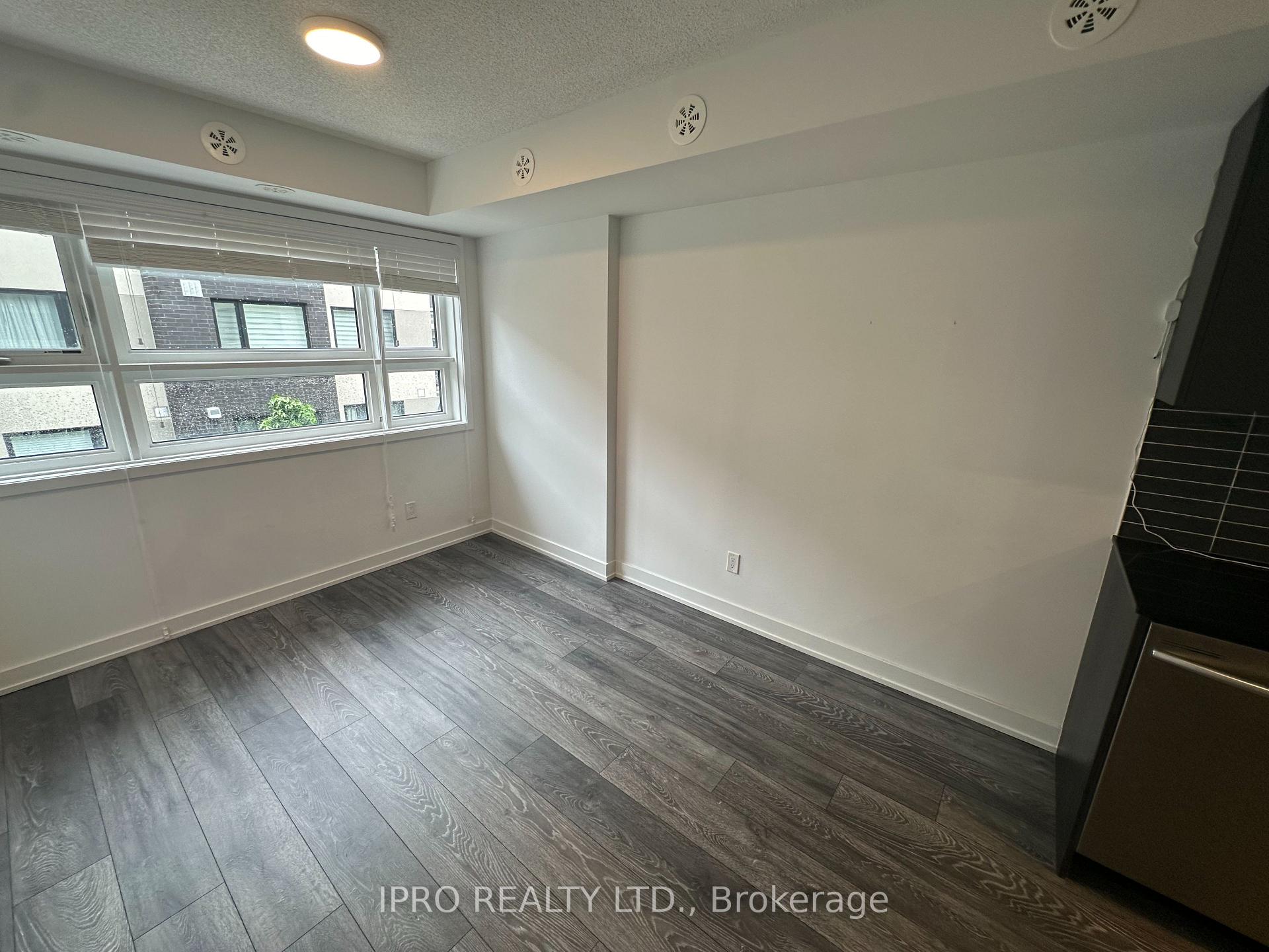 Photo 4 of 1139 Cooke Boulevard N, Burlington, LaSalle — HOMEH