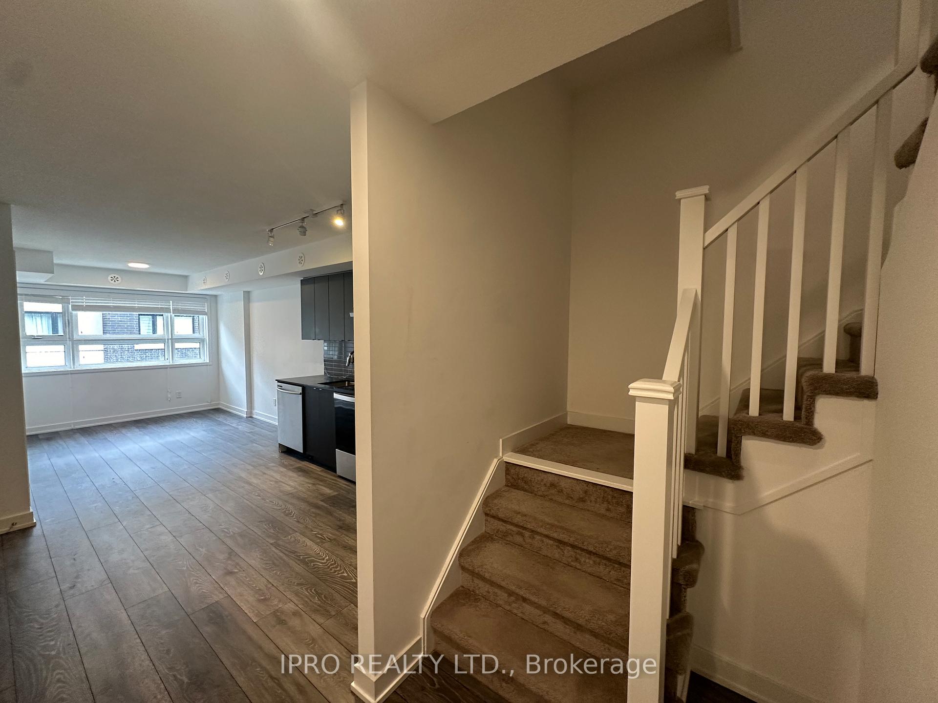 Photo 7 of 1139 Cooke Boulevard N, Burlington, LaSalle — HOMEH