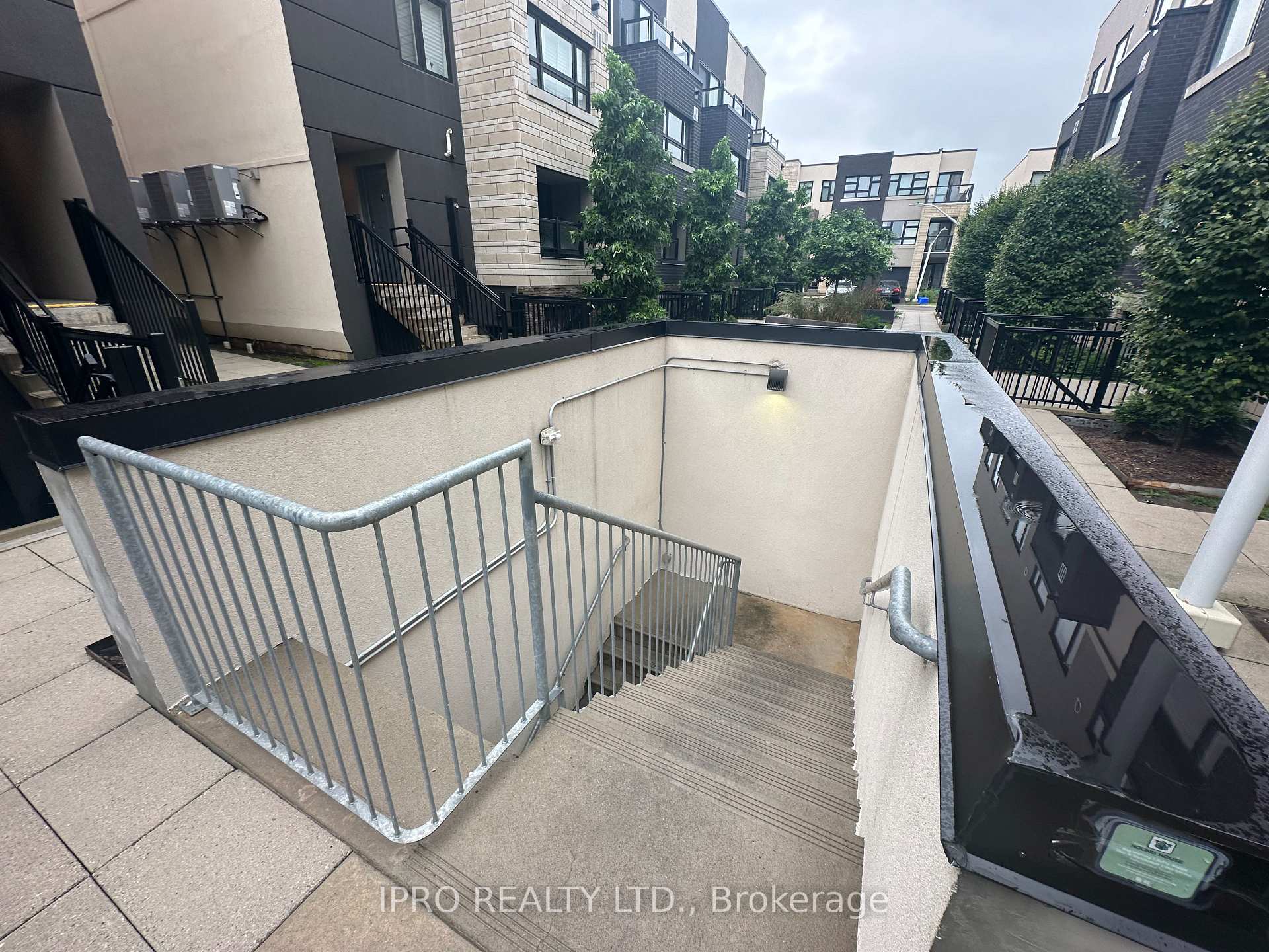 Photo 19 of 1139 Cooke Boulevard N, Burlington, LaSalle — HOMEH