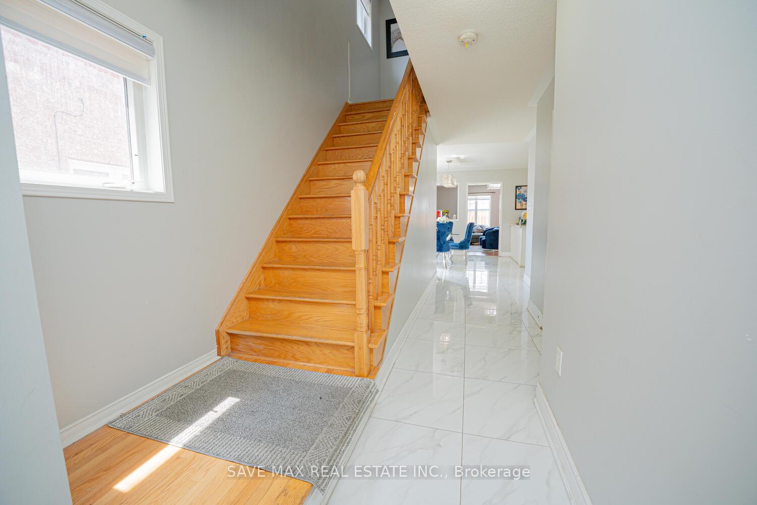Photo 3 of 14 Seed Court N, Brampton, Fletcher's Creek Village — HOMEH