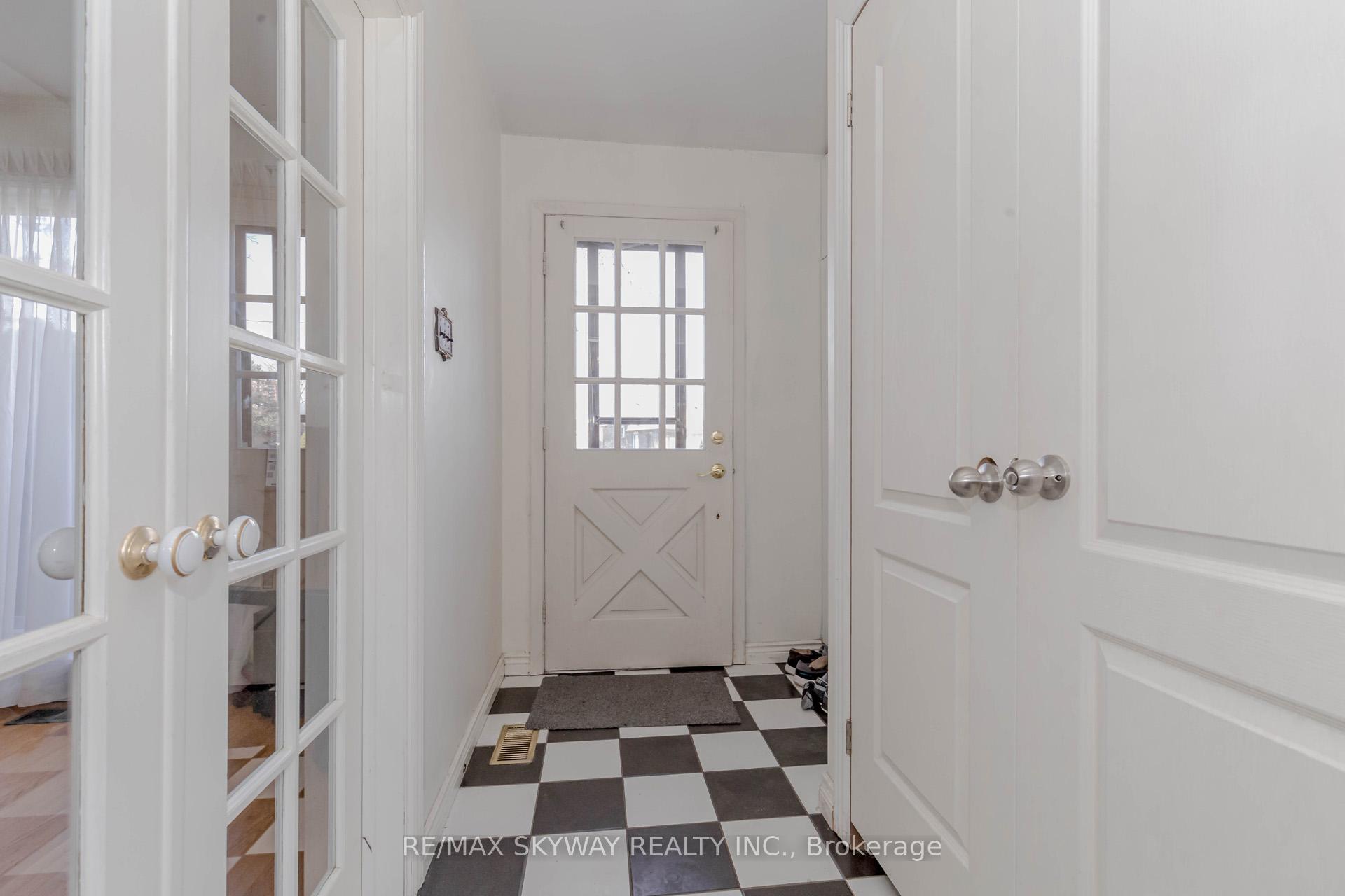 Photo 4 of 115 Aloma Crescent W, Brampton, Avondale — HOMEH