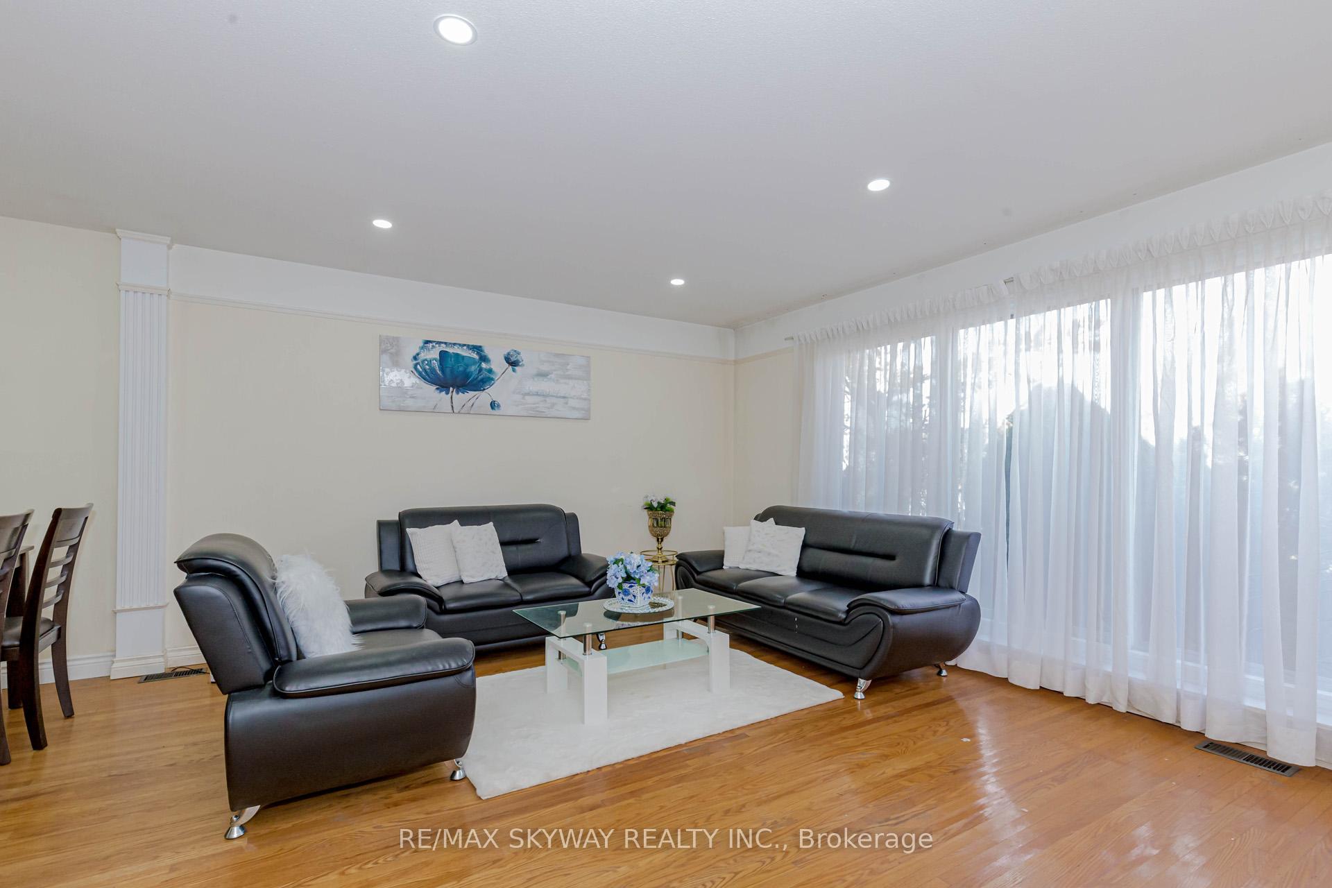 Photo 13 of 115 Aloma Crescent W, Brampton, Avondale — HOMEH