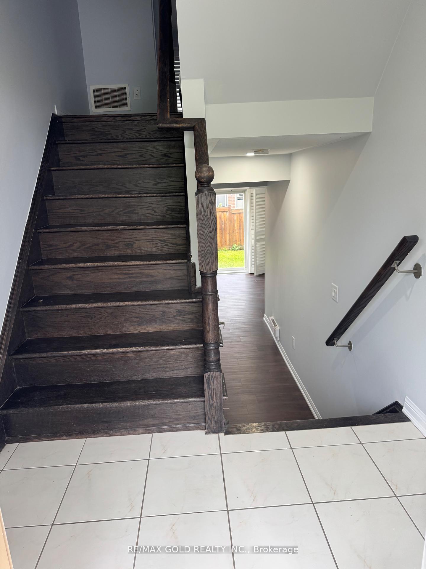 Photo 3 of 13 Viewforth Road, Brampton, Northwest Brampton — HOMEH