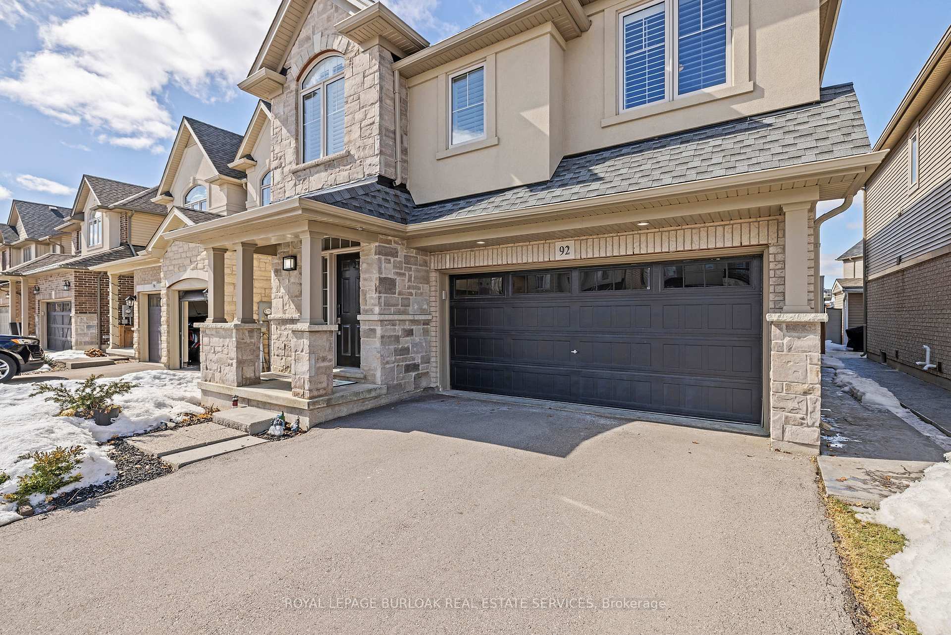 Photo 2 of 92 Cutts Crescent, Hamilton, Binbrook — HOMEH