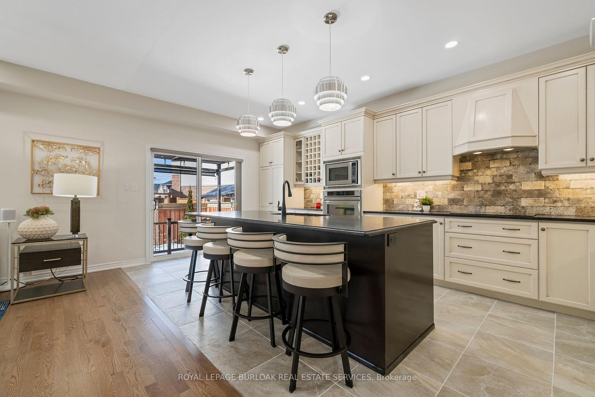 Photo 8 of 92 Cutts Crescent, Hamilton, Binbrook — HOMEH