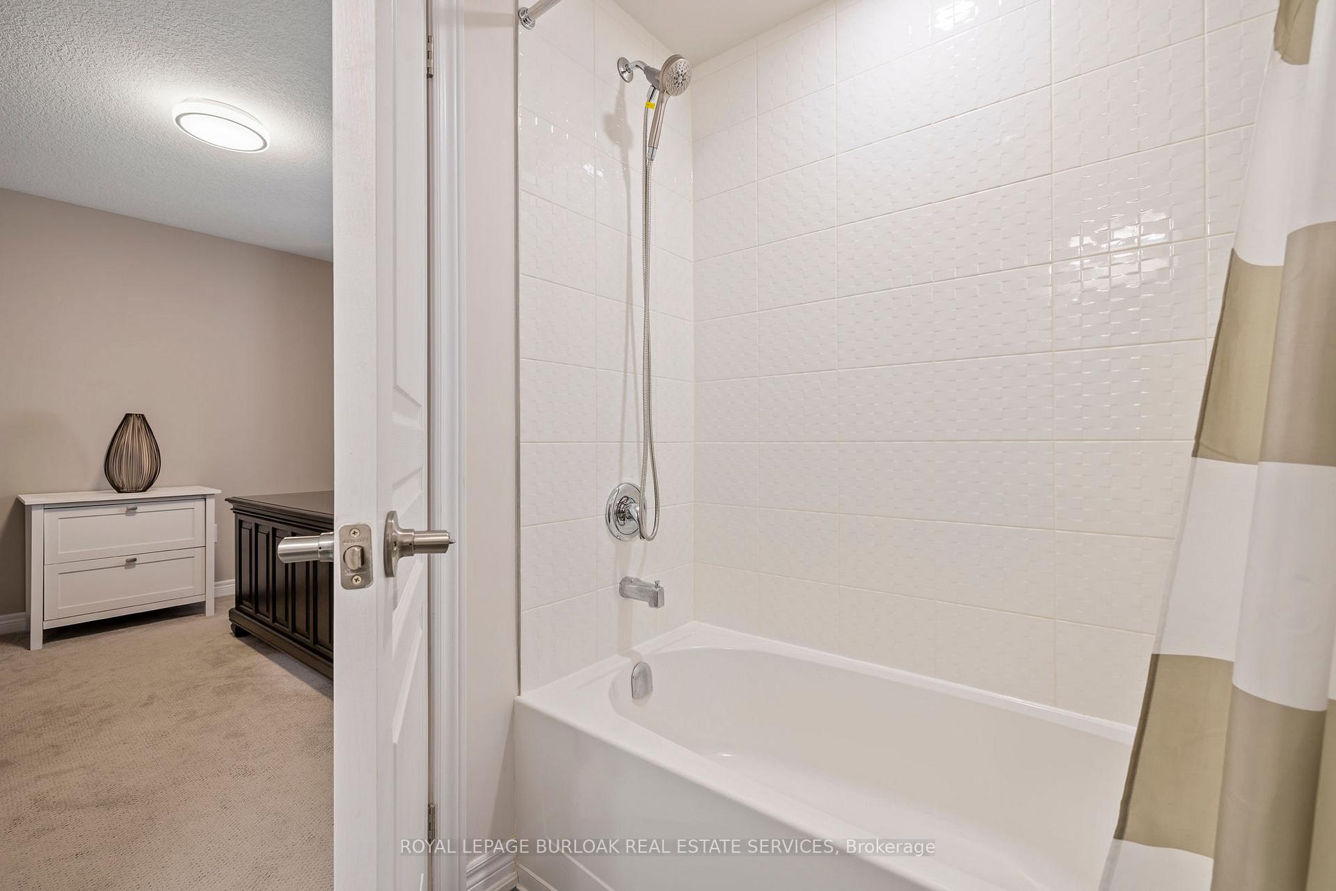 Photo 27 of 92 Cutts Crescent, Hamilton, Binbrook — HOMEH