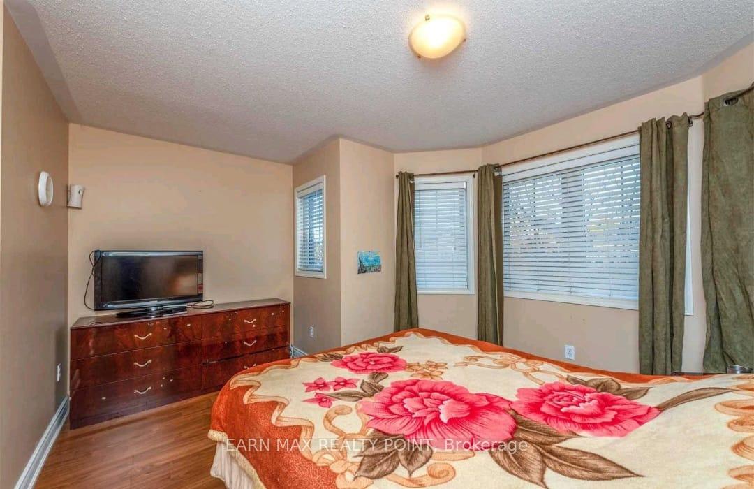 Photo 8 of 22 Tawnie Crescent, Brampton, Credit Valley — HOMEH