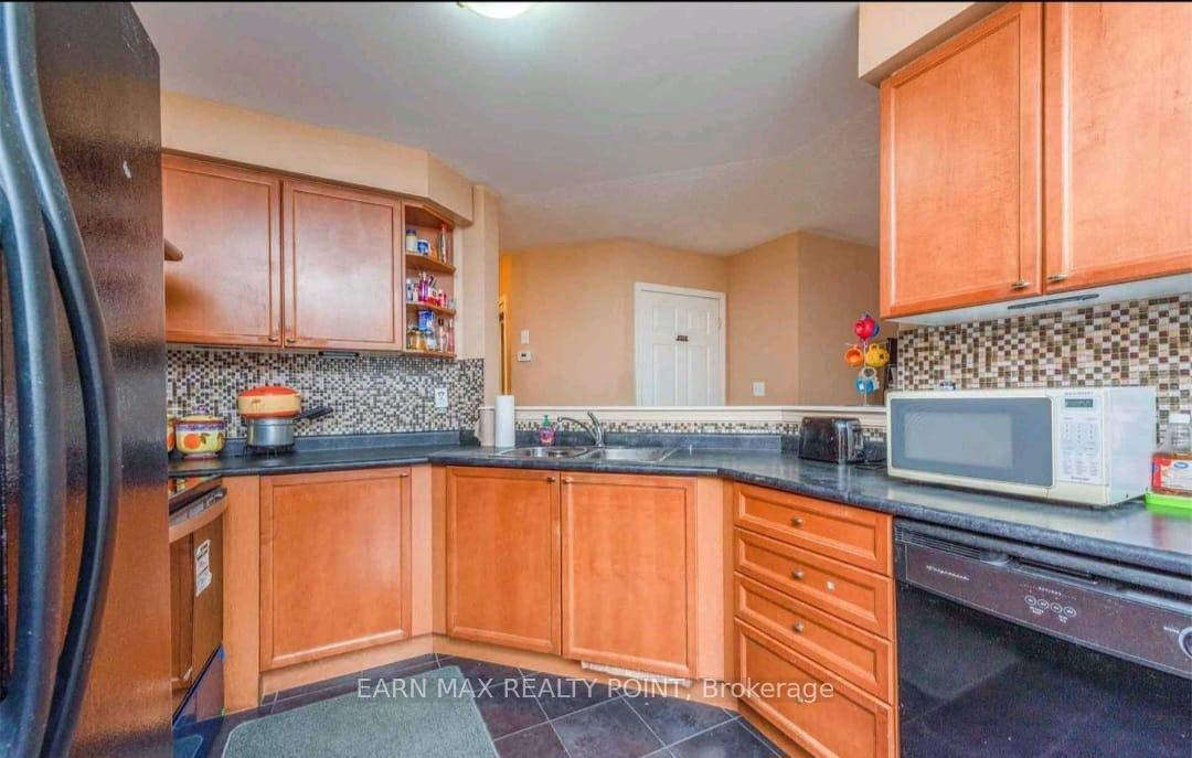 Photo 4 of 22 Tawnie Crescent, Brampton, Credit Valley — HOMEH