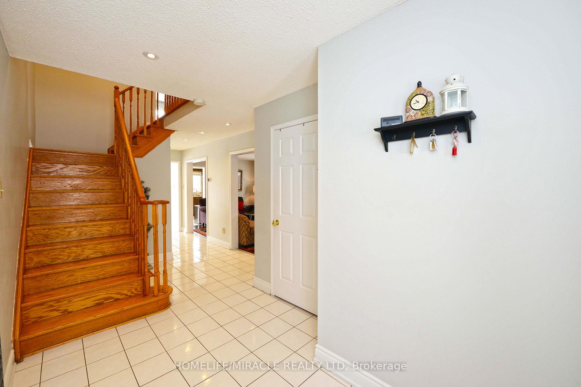 Photo 4 of 59 Michigan Avenue, Brampton, Fletcher's Creek South — HOMEH