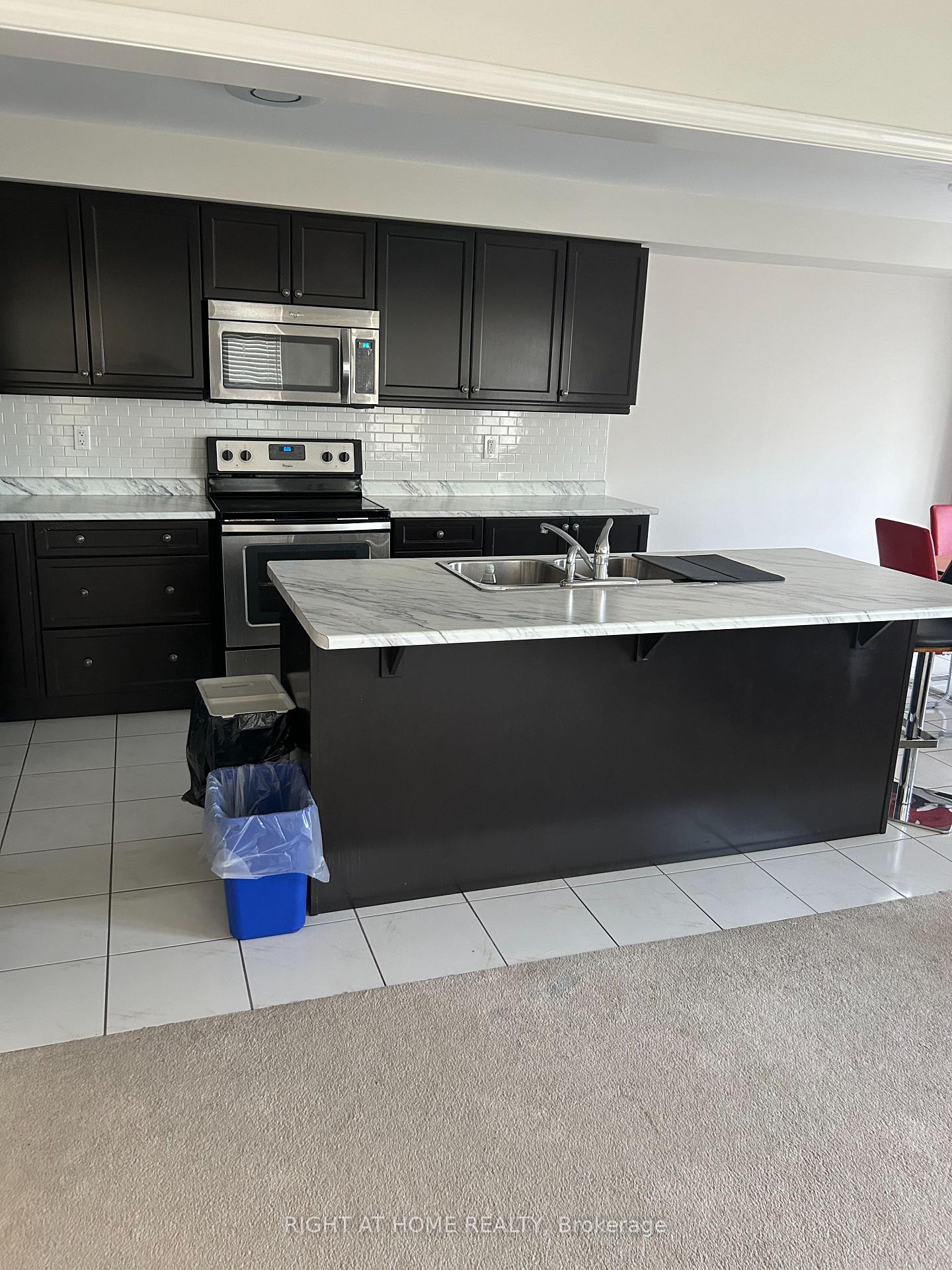 Photo 2 of 49 Bannister Crescent, Brampton, Northwest Brampton — HOMEH
